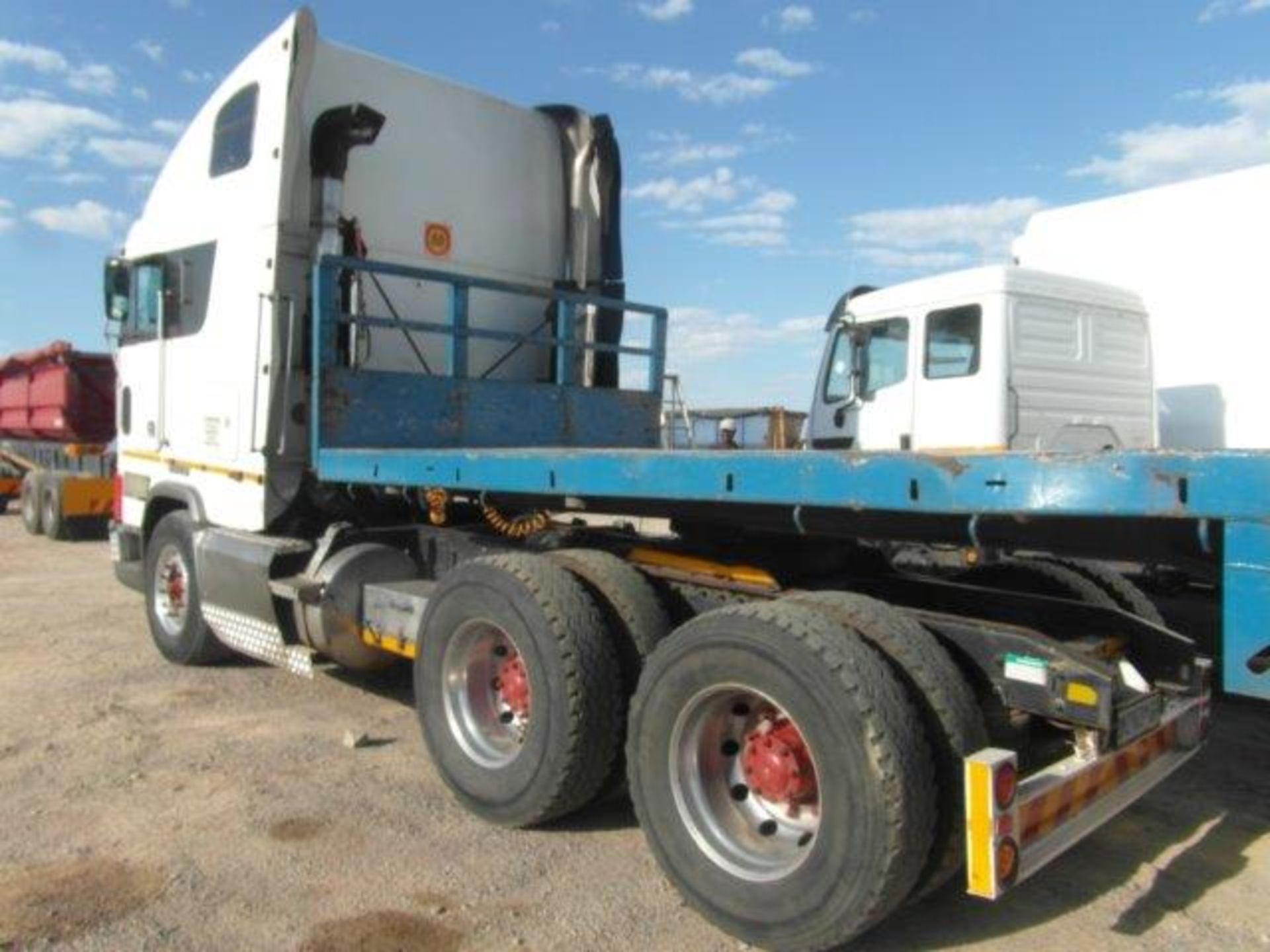 1996 DMZ983GP Freightliner B090BU 6 x 4 Mechanical Horse (Vin No: 1FUYBDYB5TL810603 )(576285 kms )( - Image 3 of 4