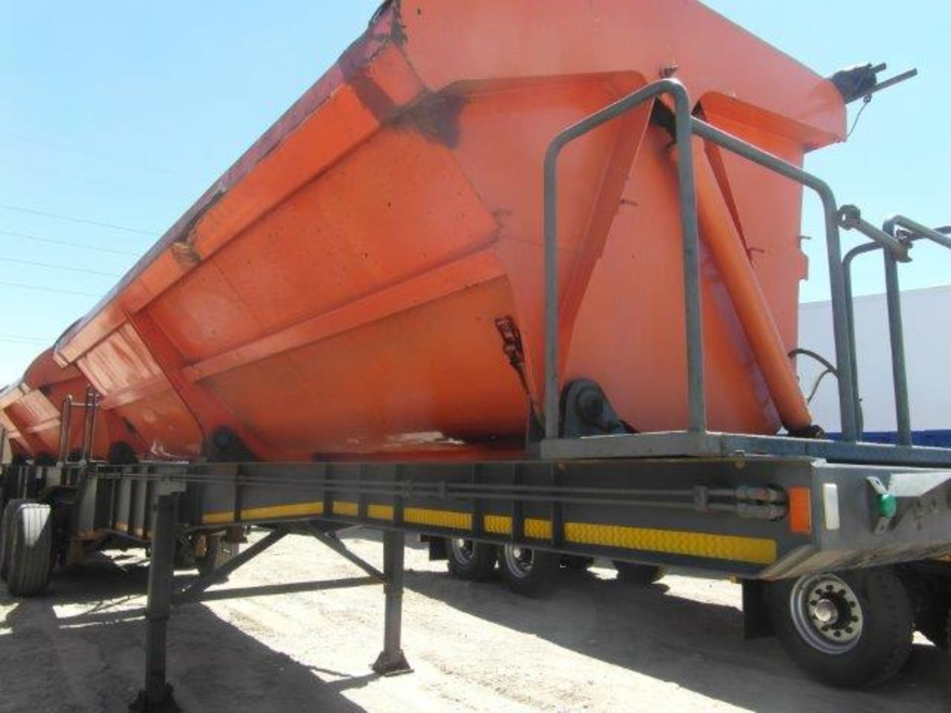 2006 VHR954GP / VHR953GP SA Truck Bodies Interlink Side Tipper Trailer (Vin No: - Image 2 of 6