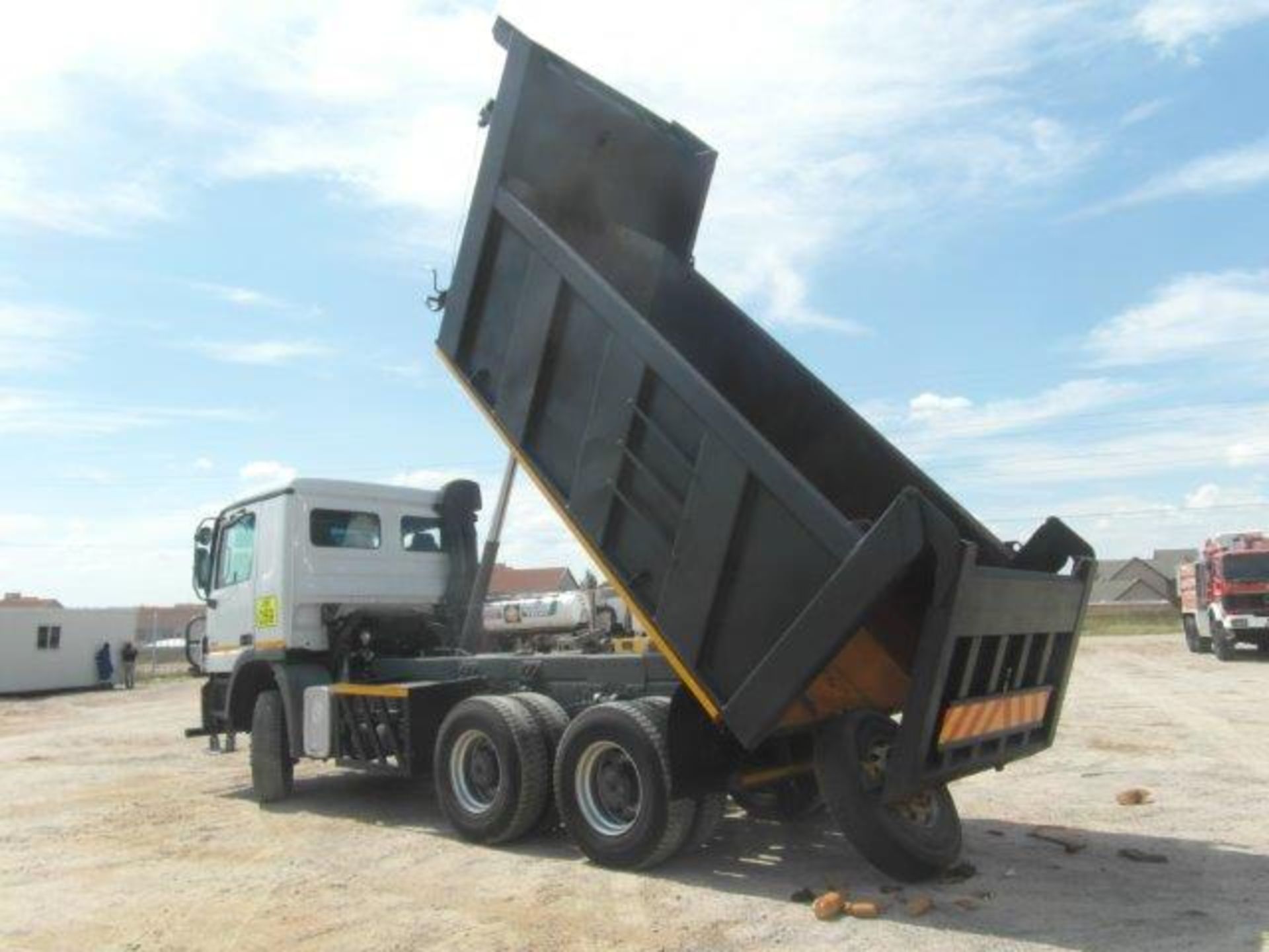 2007 DDC082L Mercedes-Benz Actros 3331 12m³ Tipper (Vin No: WDB9321616L247998 )(458740 kms )(LHS - Image 3 of 4