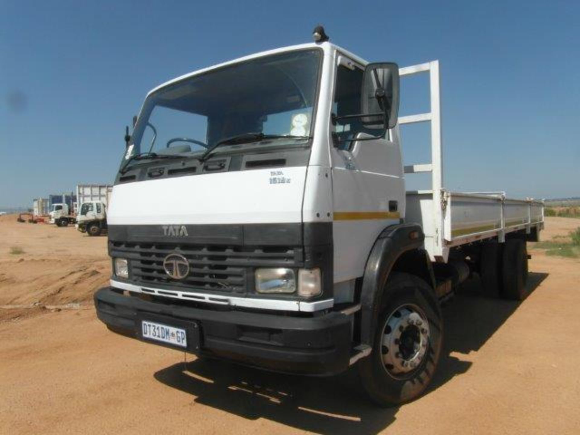 DT31DMGP Tata 1518c Dropside Truck (Vin No: MAT450022A2R00459 )(184530 kms )(Windscreen Cracked) - Image 2 of 4