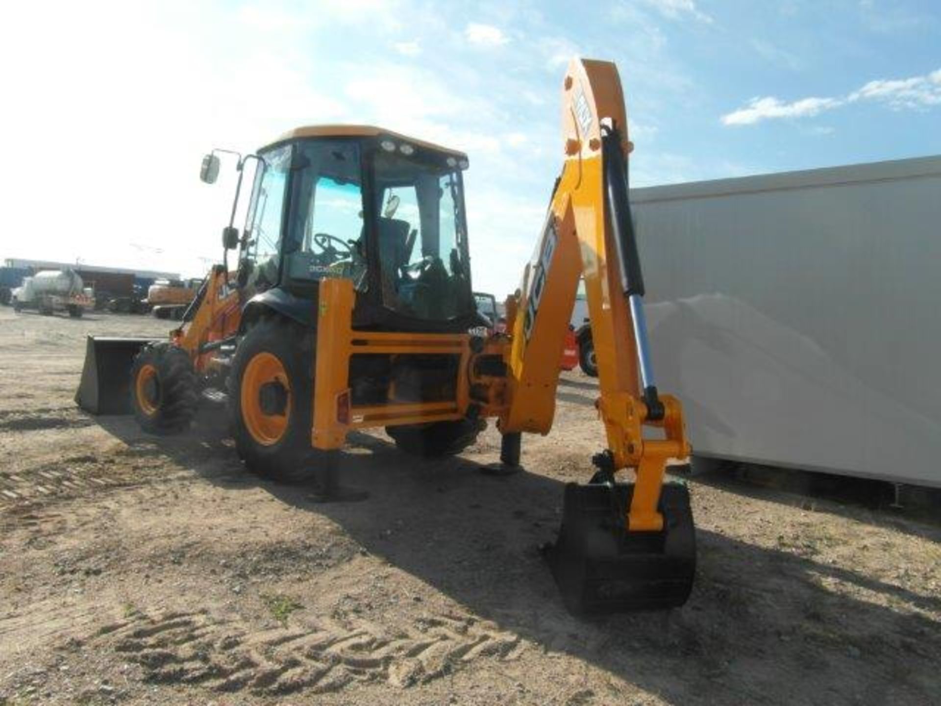 2010 NX17733 JCB 3CX4 4 x 4 TLB (Vin No:JCB3CX04C02001467)(7376 hrs ) - Image 4 of 5