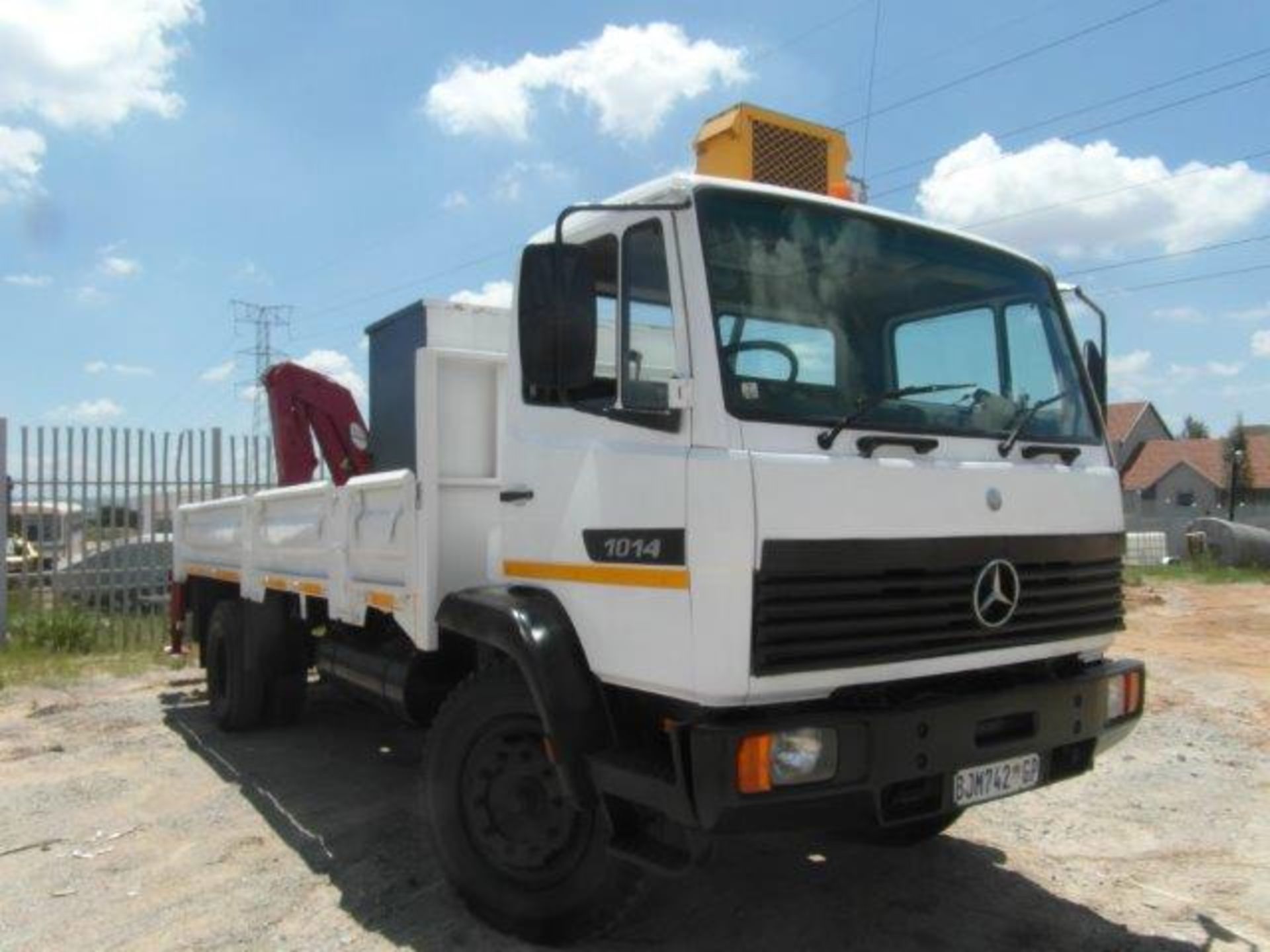 1997 BJM742GP Mercedes-Benz 1014 Dropside With Spartan 650 Hydraulic Crane (Vin No: