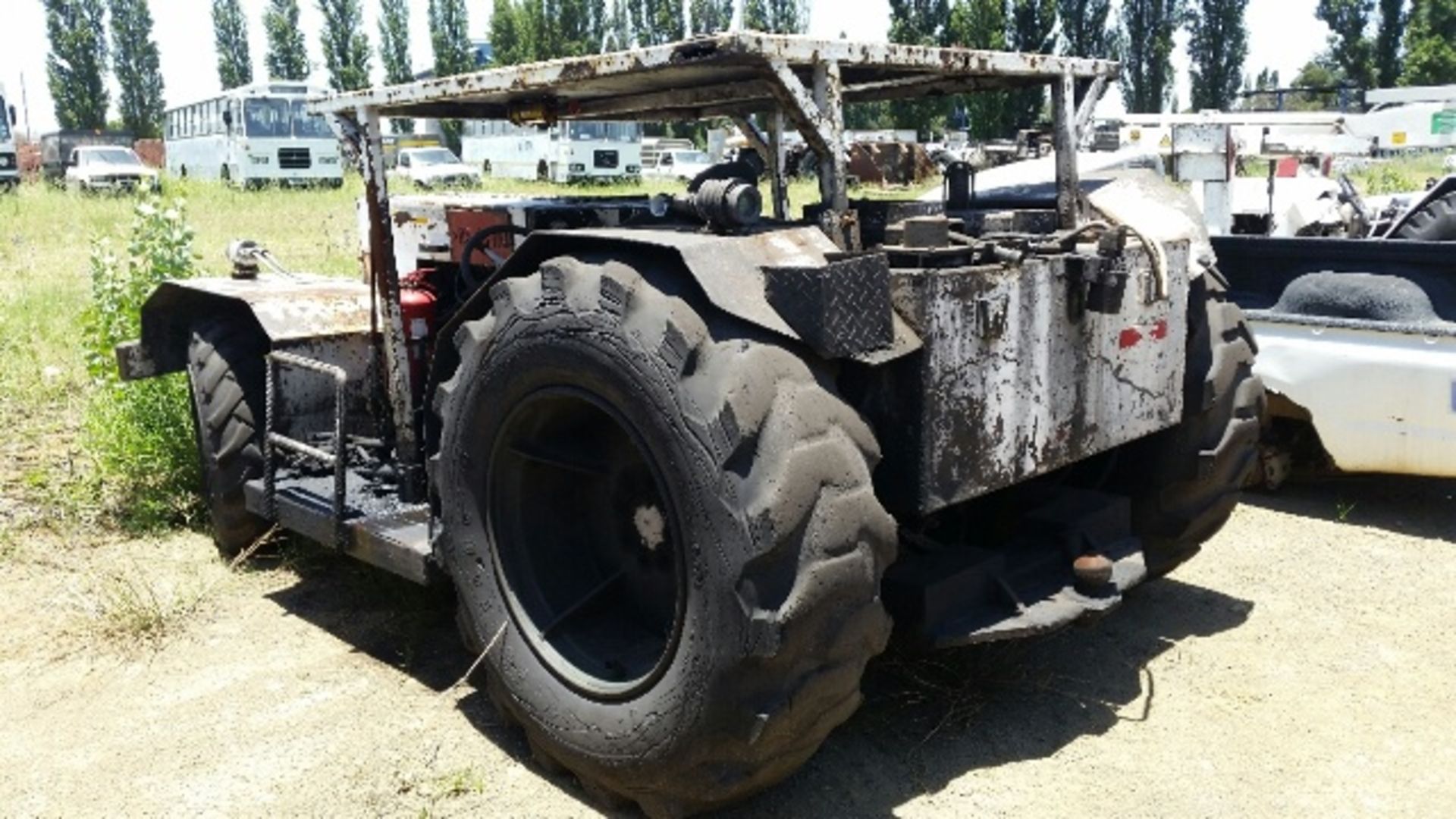 FLAMEPROOF TRACTOR (T8) - NO KEYS - NO PAPERS - Image 5 of 6