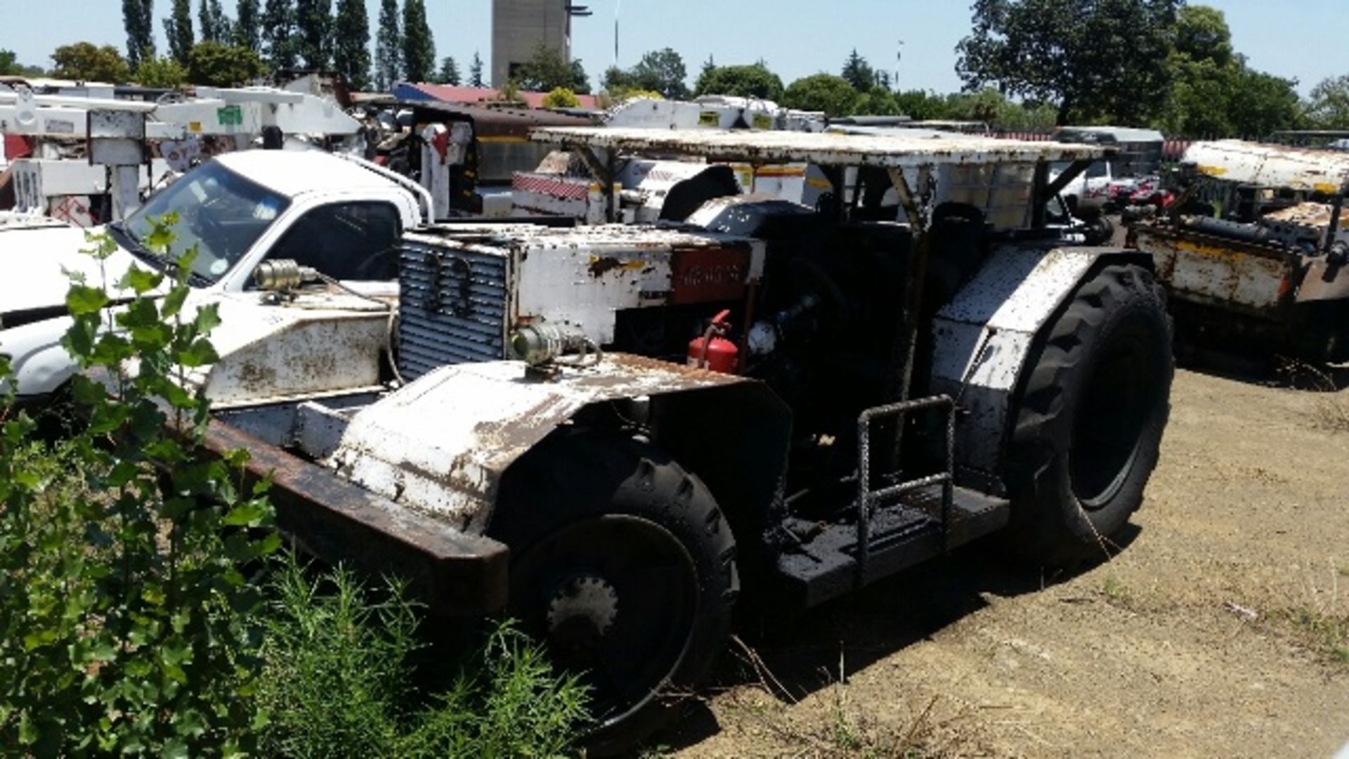 FLAMEPROOF TRACTOR (T8) - NO KEYS - NO PAPERS - Image 2 of 6