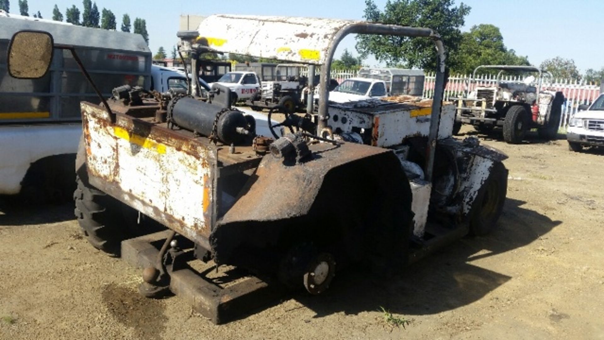 FLAMEPROOF TRACTOR - NO KEYS - NO PAPERS - Image 5 of 6