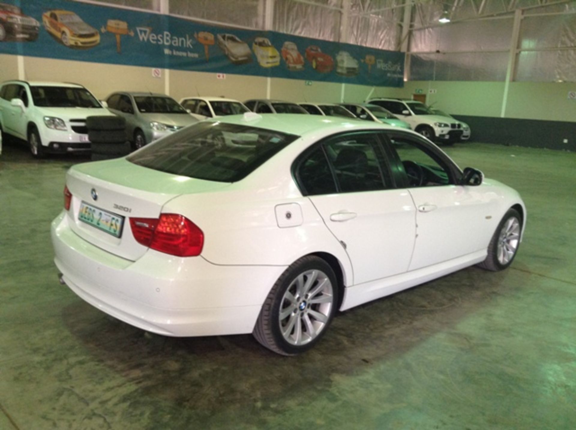 2010 BMW 320 A/T (E90) KM 71515 - Image 2 of 6