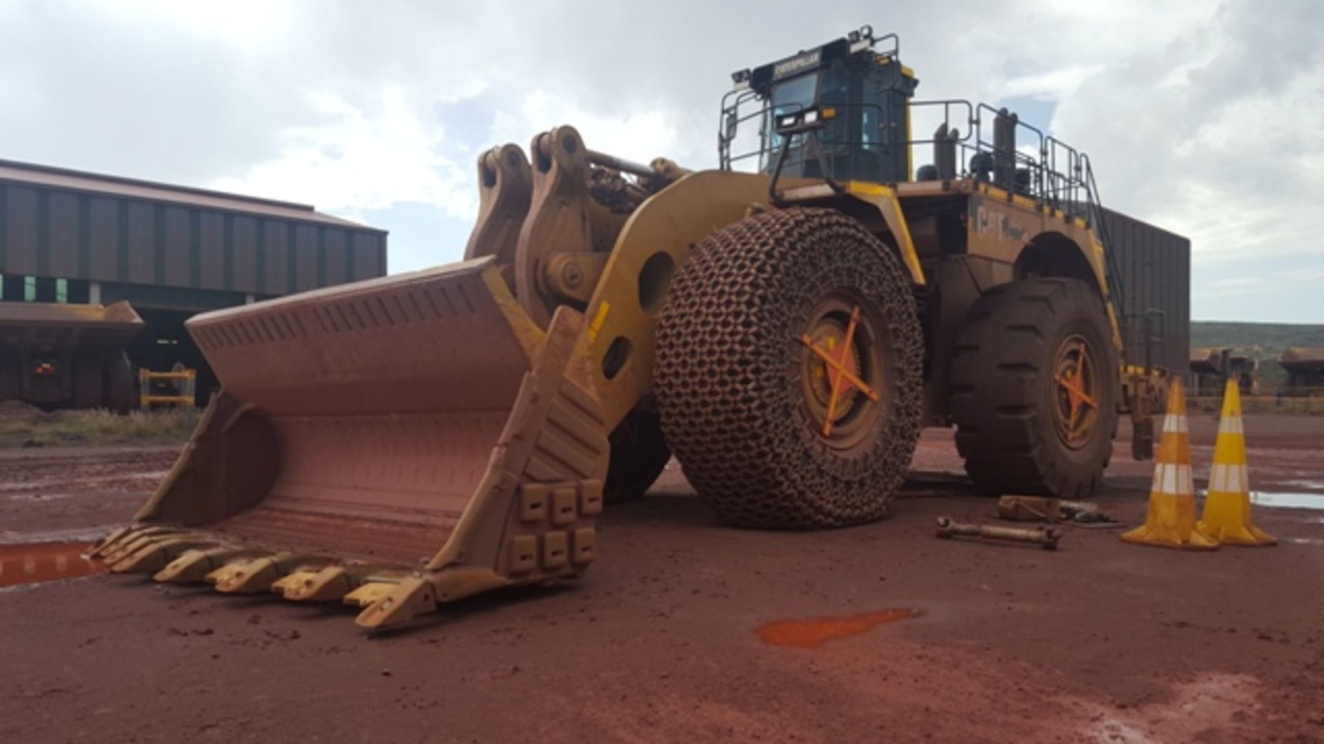 2009 CAT 994 FRONT END LOADER (LOCATED AT BEESHOEK MINE, POSTMASBURG NC) - Image 2 of 11