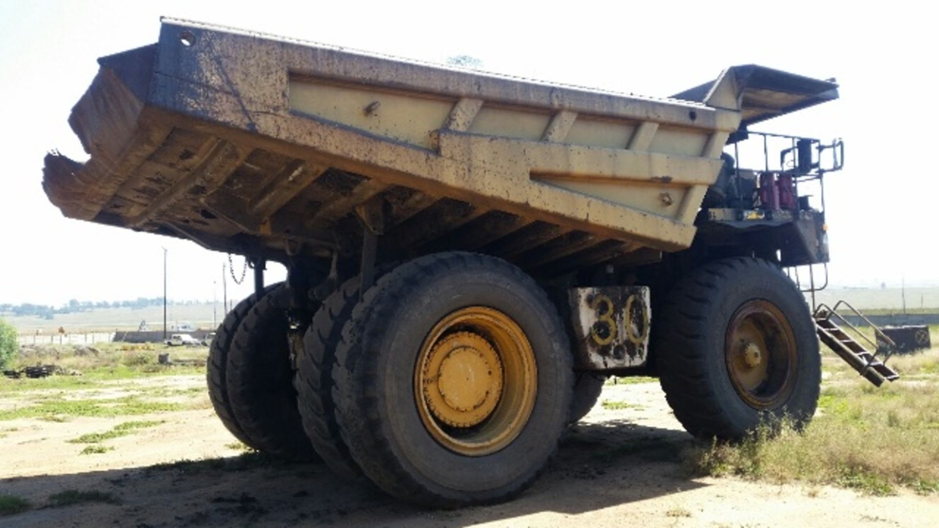 1999 CAT 777D DUMP TRUCK - SERIAL: 2GR01793 (LOCATED AT GLENCORE COAL PHOENIX YARD) - Image 6 of 6