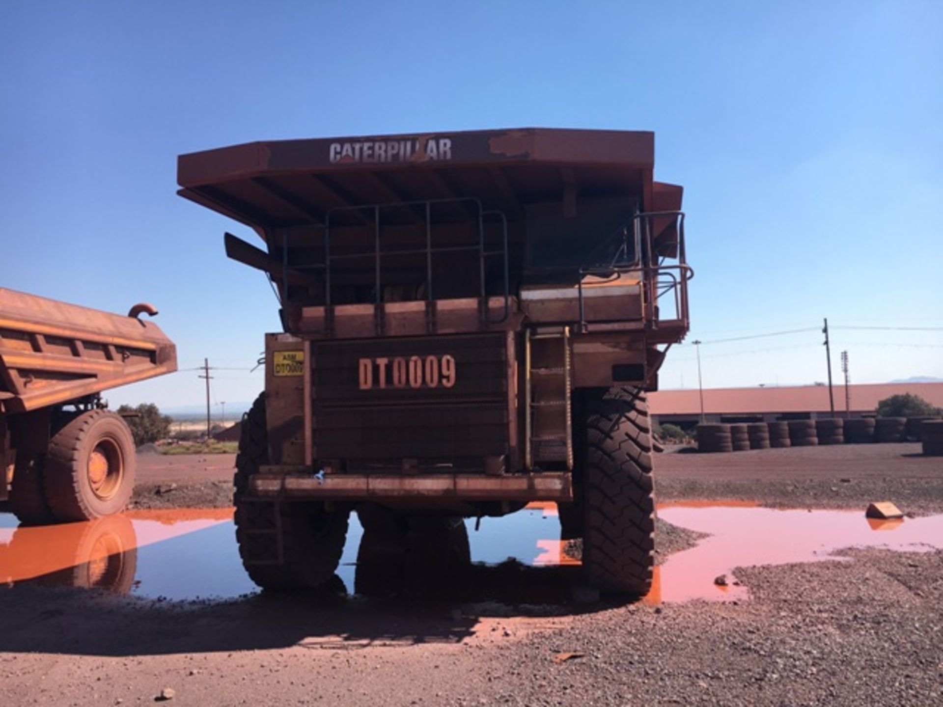 2004 CAT 777D DUMP TRUCK (LOCATED AT BEESHOEK MINE, POSTMASBURG NC) - Image 2 of 10