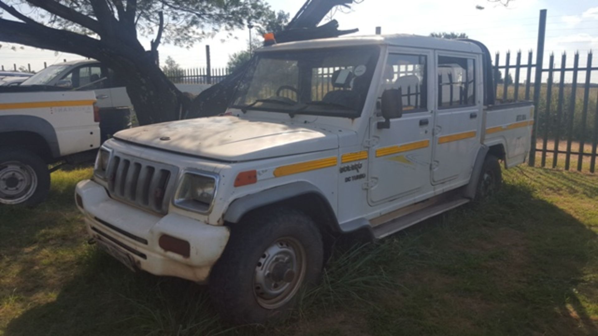 2007 MAHINDRA BOLERO 2.5 TD P/U S/C - NON RUNNER (SHANDUKA CENTRAL OFFICES, WITBANK) - Image 2 of 10