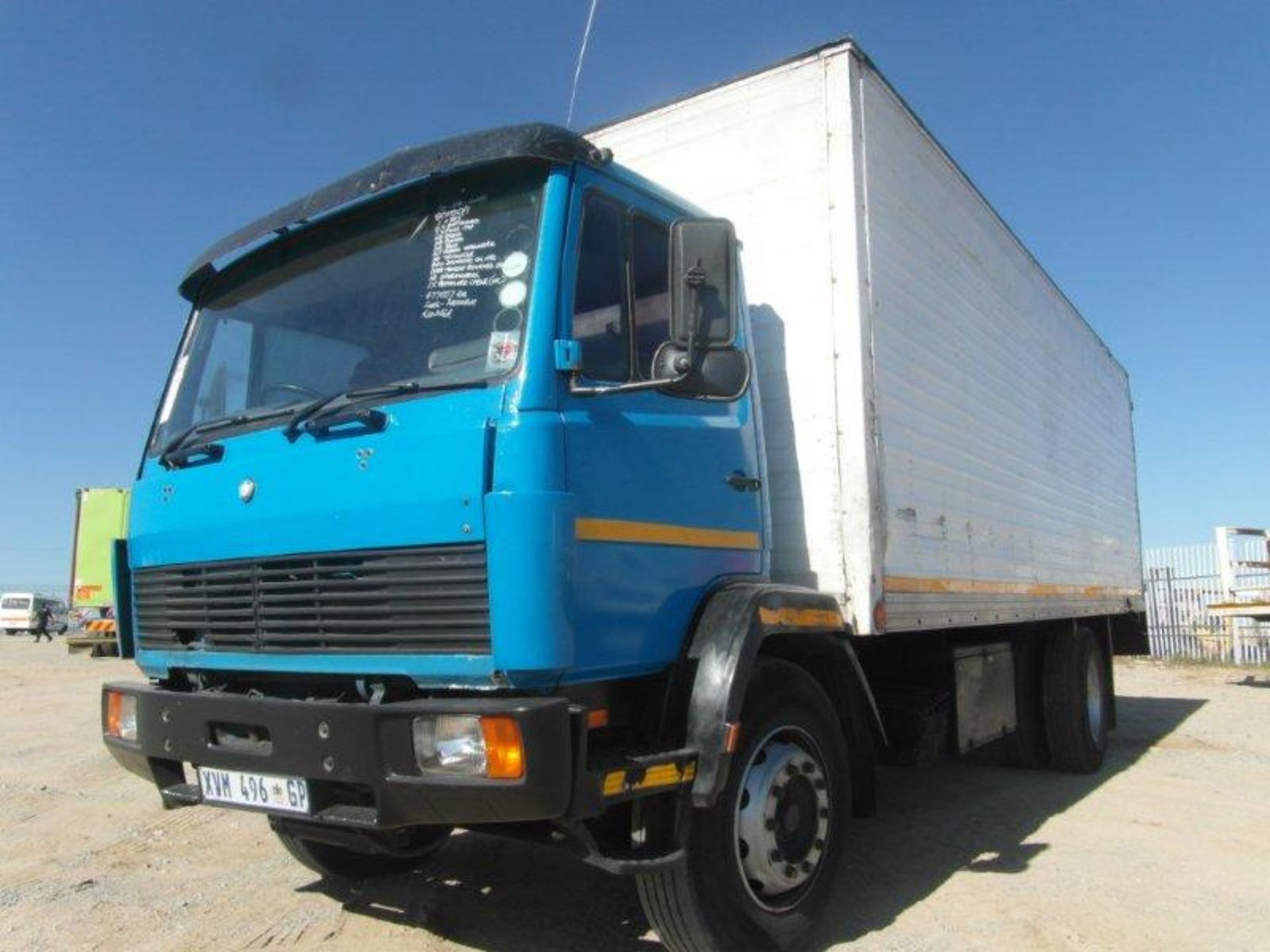 1993 XVM496GP Mercedes-Benz 1414 Volume Body (Vin No: 39730562990034 )(477007 kms )( LHS Door Handle