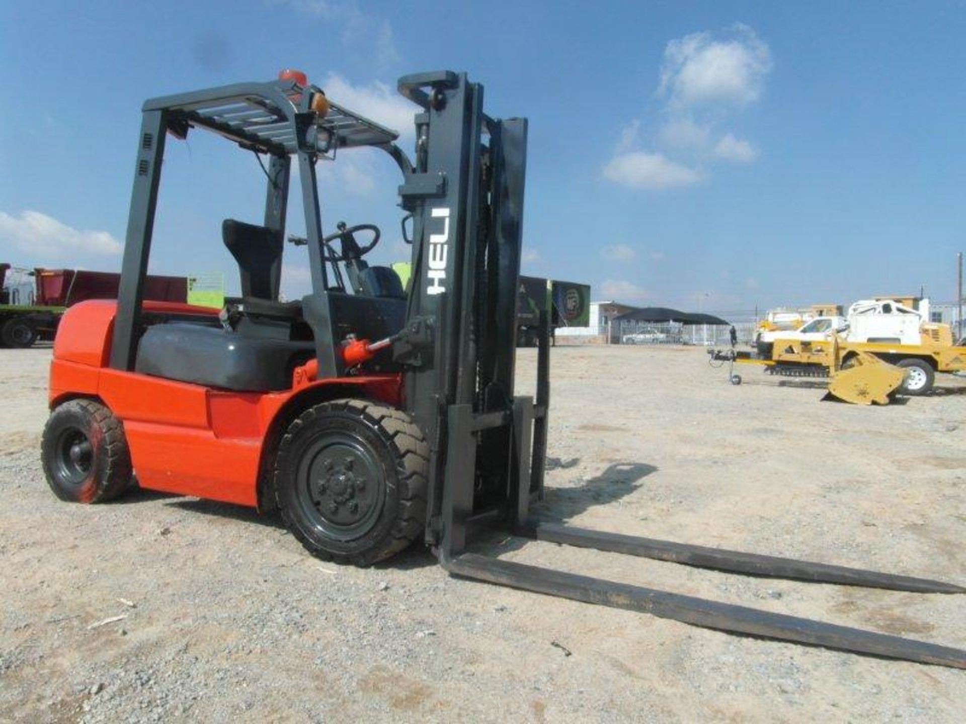 Heli GPC30-X5 Forklift With Extendable Forks (Vin No:061263305)(No Key, No Battery, Hours Do Not - Image 5 of 5