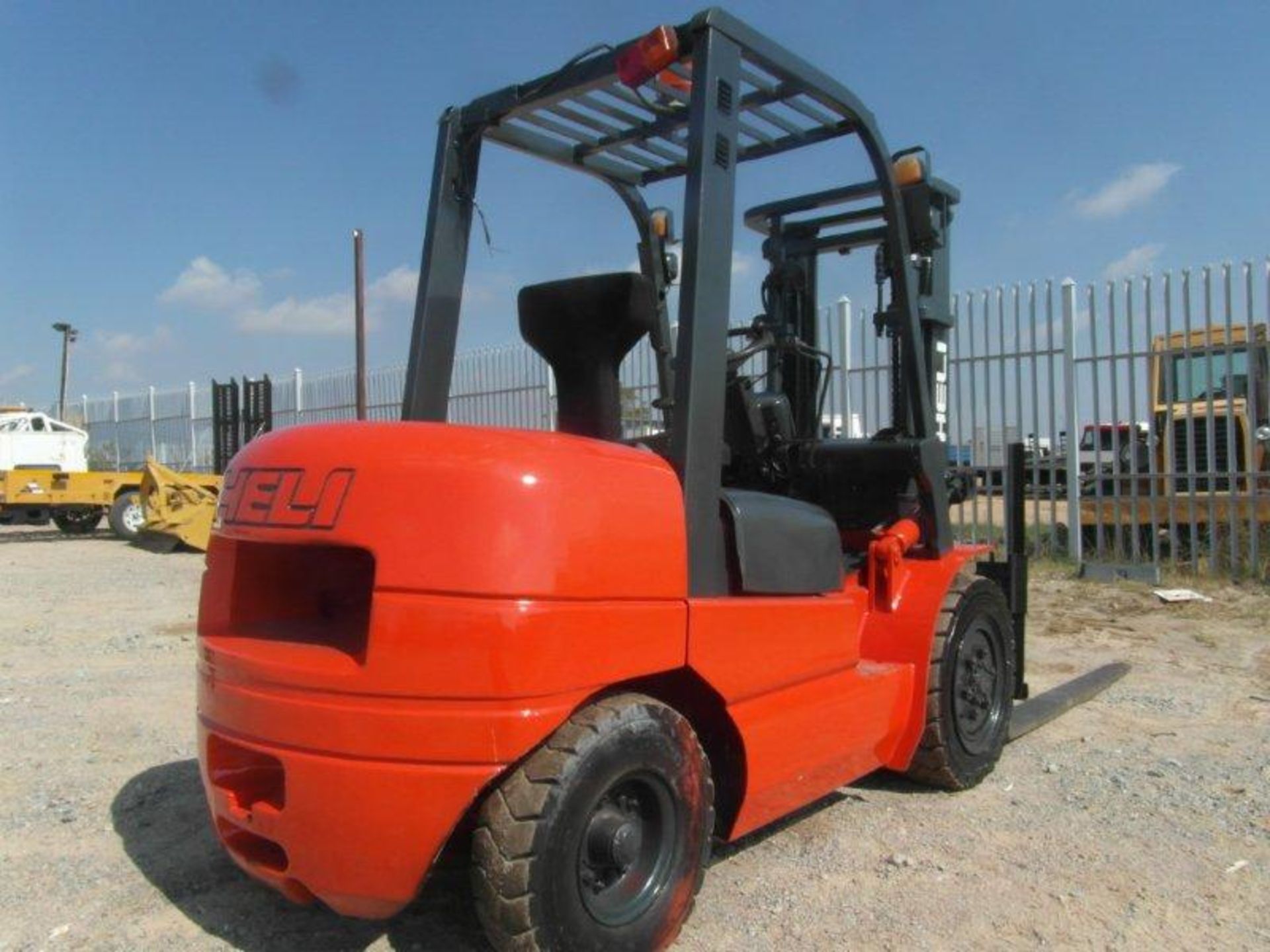 Heli GPC30-X5 Forklift With Extendable Forks (Vin No:061263305)(No Key, No Battery, Hours Do Not - Image 3 of 5