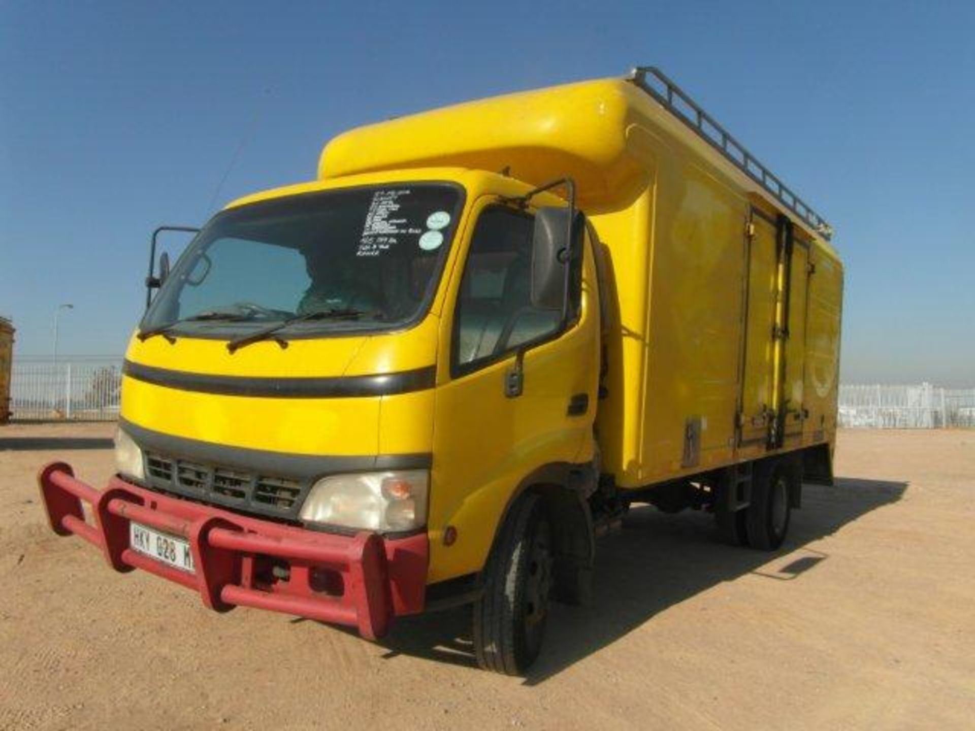 2004 HKY028MP Toyota Dyna Volume Body (Vin No: JHFYE207004000236 )(465739 kms ) - Image 2 of 5