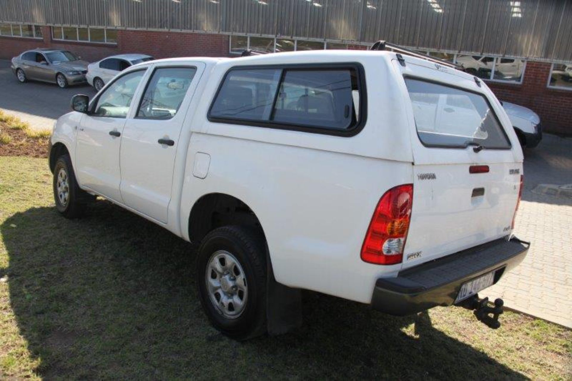 2011 ND146597 Toyota Hilux 2.5 D-4D Srx Doublecab 4x4 with canopy (Vin No: AHTFR22G706043837 )( - Image 3 of 4