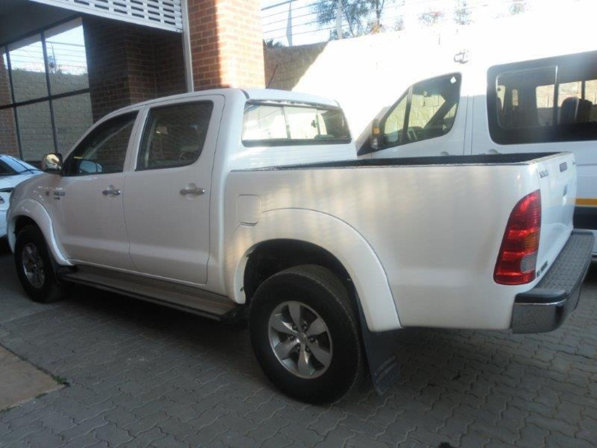 2009 ND566724 Toyota Hilux 2.5 D-4D Raider R/B P/U D/C (Vin No: AHTER39G308600674 )(210863 kms) - Image 2 of 4