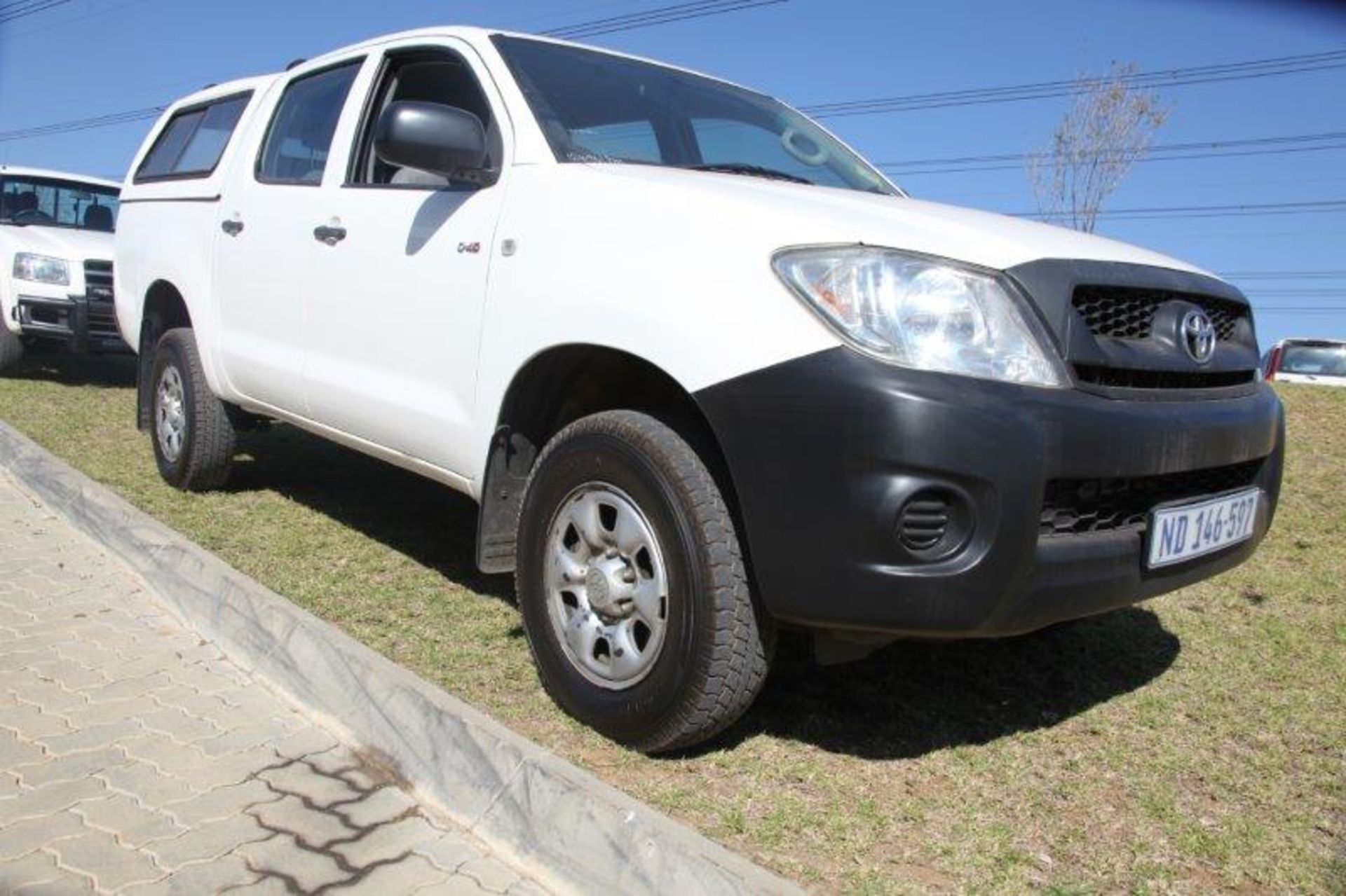 2011 ND146597 Toyota Hilux 2.5 D-4D Srx Doublecab 4x4 with canopy (Vin No: AHTFR22G706043837 )(