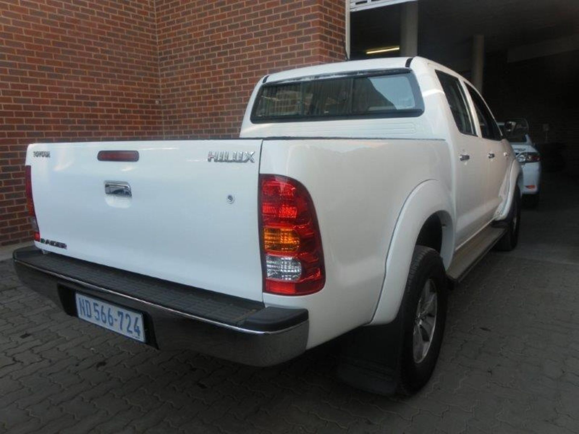 2009 ND566724 Toyota Hilux 2.5 D-4D Raider R/B P/U D/C (Vin No: AHTER39G308600674 )(210863 kms) - Image 3 of 4