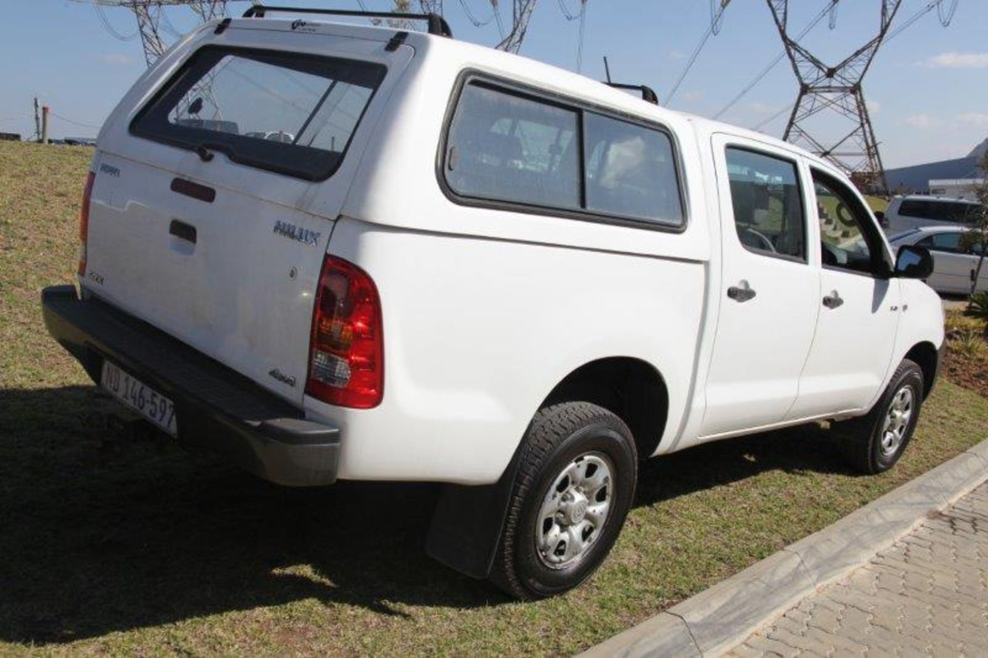 2011 ND146597 Toyota Hilux 2.5 D-4D Srx Doublecab 4x4 with canopy (Vin No: AHTFR22G706043837 )( - Image 2 of 4