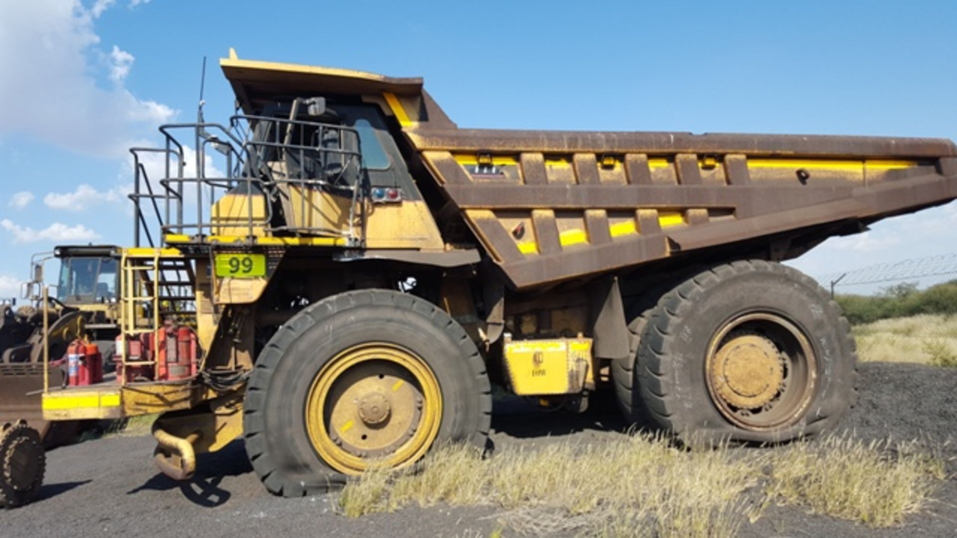 2003 CAT 777B DUMP TRUCK (LOCATED IN HOTAZEL, NC) - Image 9 of 11