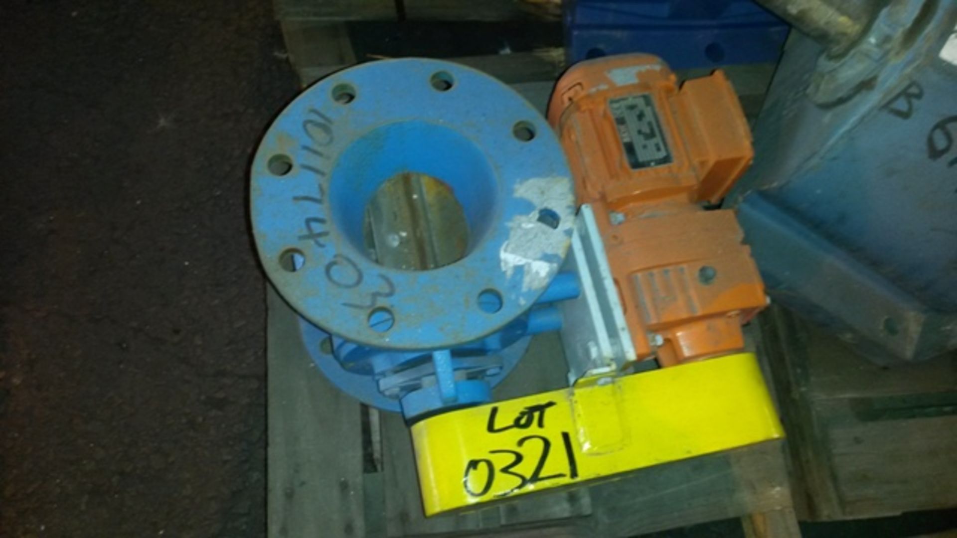 GEARBOX & ELECTRIC MOTOR PLUS FEEDER (KW 0.37, VOLT220 , AMP3.25) (LOCATED IN RICHARDS BAY, KZN)