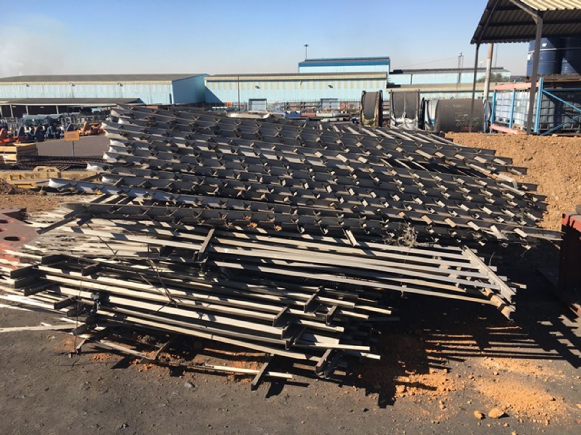 LOT ASSORTED STAINLESS STEEL PALISADES (LOCATED IN MIDDELBURG, MPUMALANGA) - Image 2 of 2