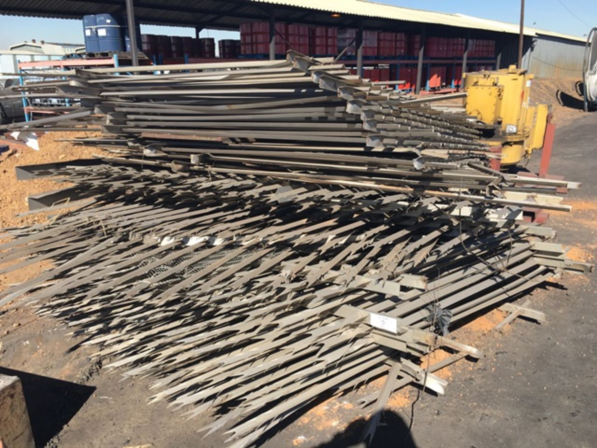 LOT ASSORTED STAINLESS STEEL PALISADES (LOCATED IN MIDDELBURG, MPUMALANGA)