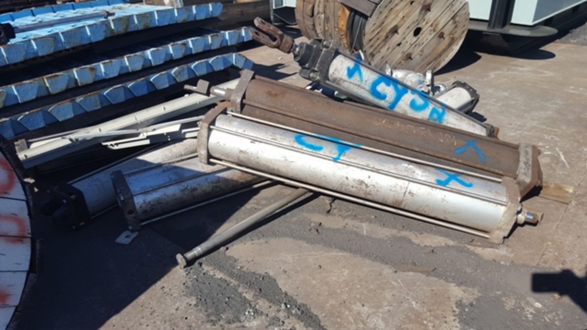 LOT AIR CYLINDERS & BENDS (LOCATED IN HOTAZEL, NC)