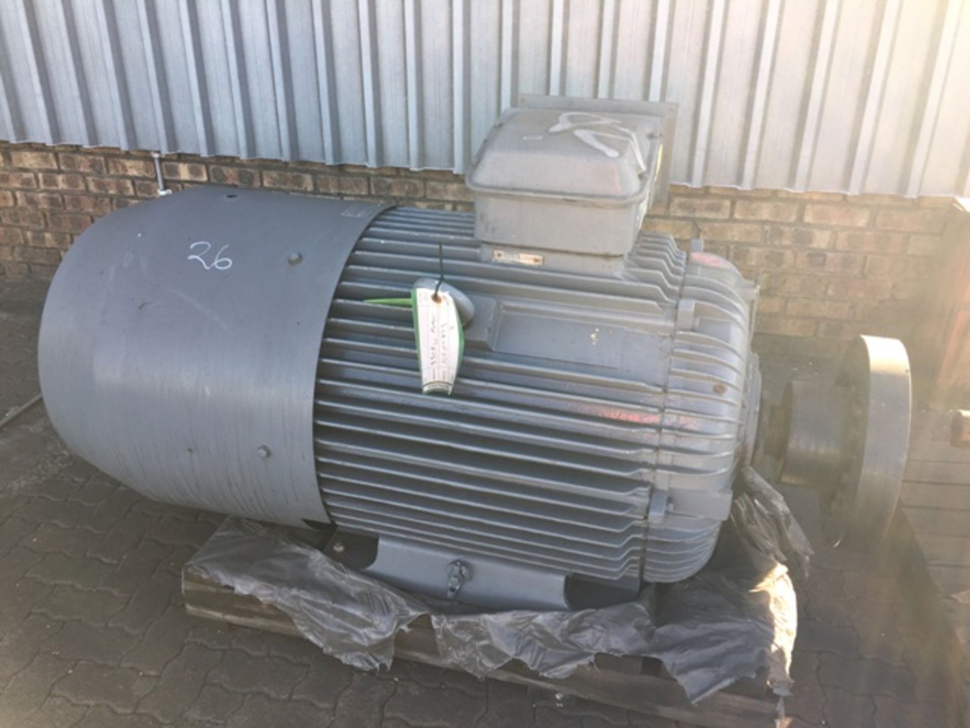 6 X ELECTRIC MOTORS (160KW, 215AMP) TO BE SOLD AS ONE LOT(LOCATED IN MIDDELBURG, MPUMALANGA) - Image 4 of 7