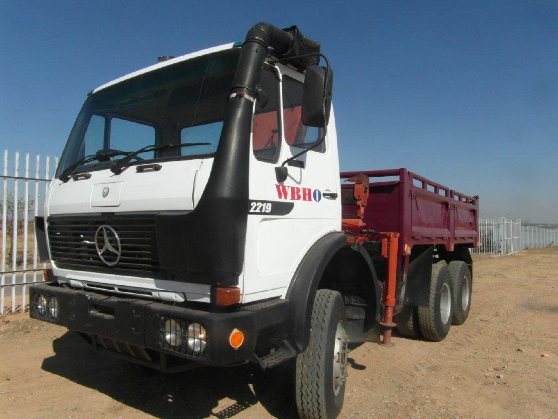 1989 Mercedes-Benz 2219 Tipper Truck with Hydraulic - Image 2 of 4