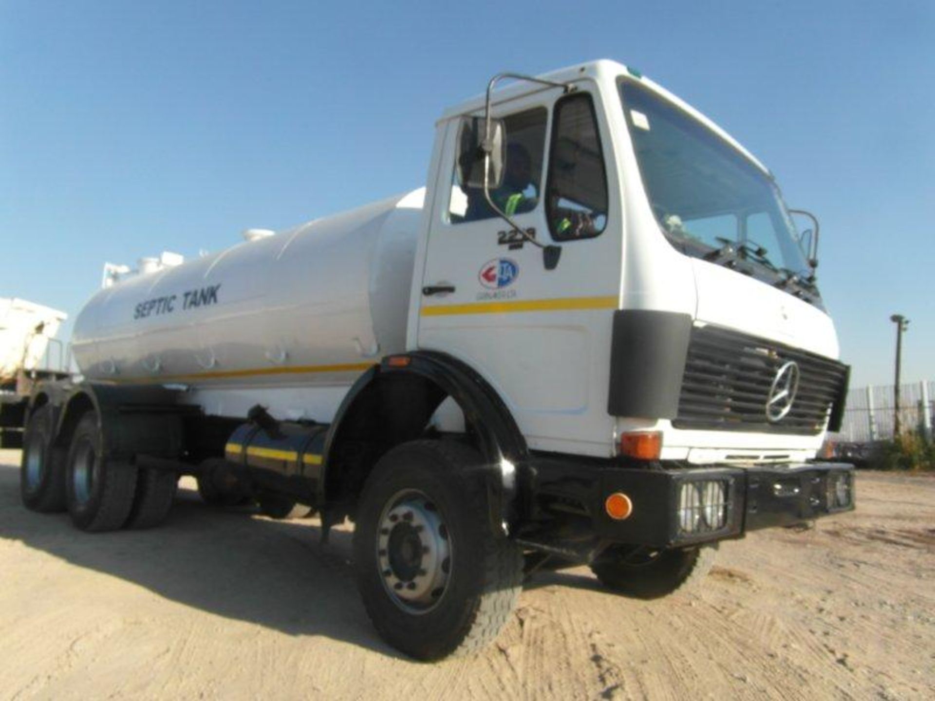 1986 Mercedes-Benz 2219 6 x 4 Septic Tanker Truck (Built-up, Code 3) (Vin No: 39706665148907 )(