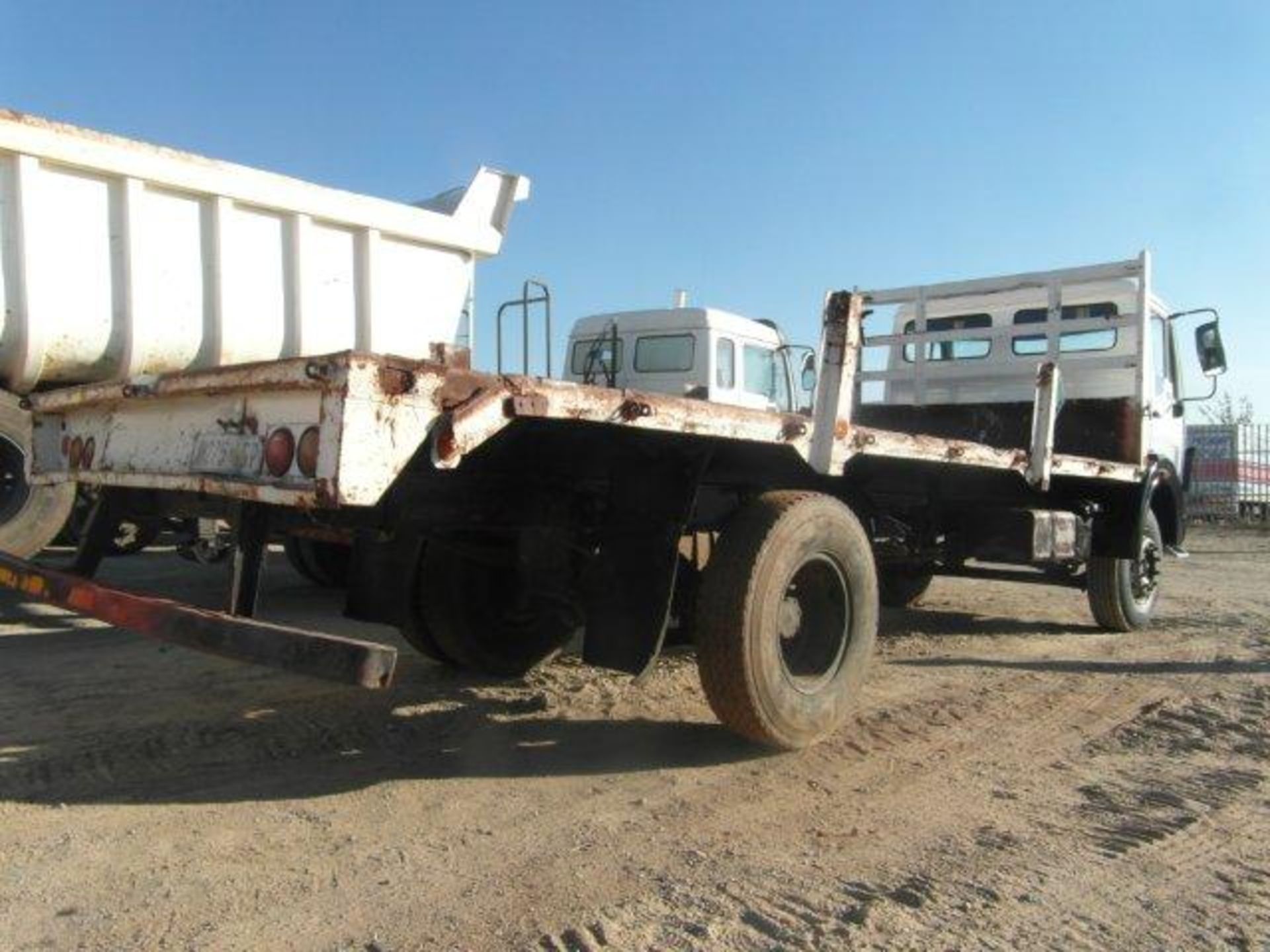 1989 LRH275GP Mercedes-Benz 1213 Flat Deck Truck (Vin No: ADB38100726012243 )(1874 kms )(Clutch - Image 3 of 4