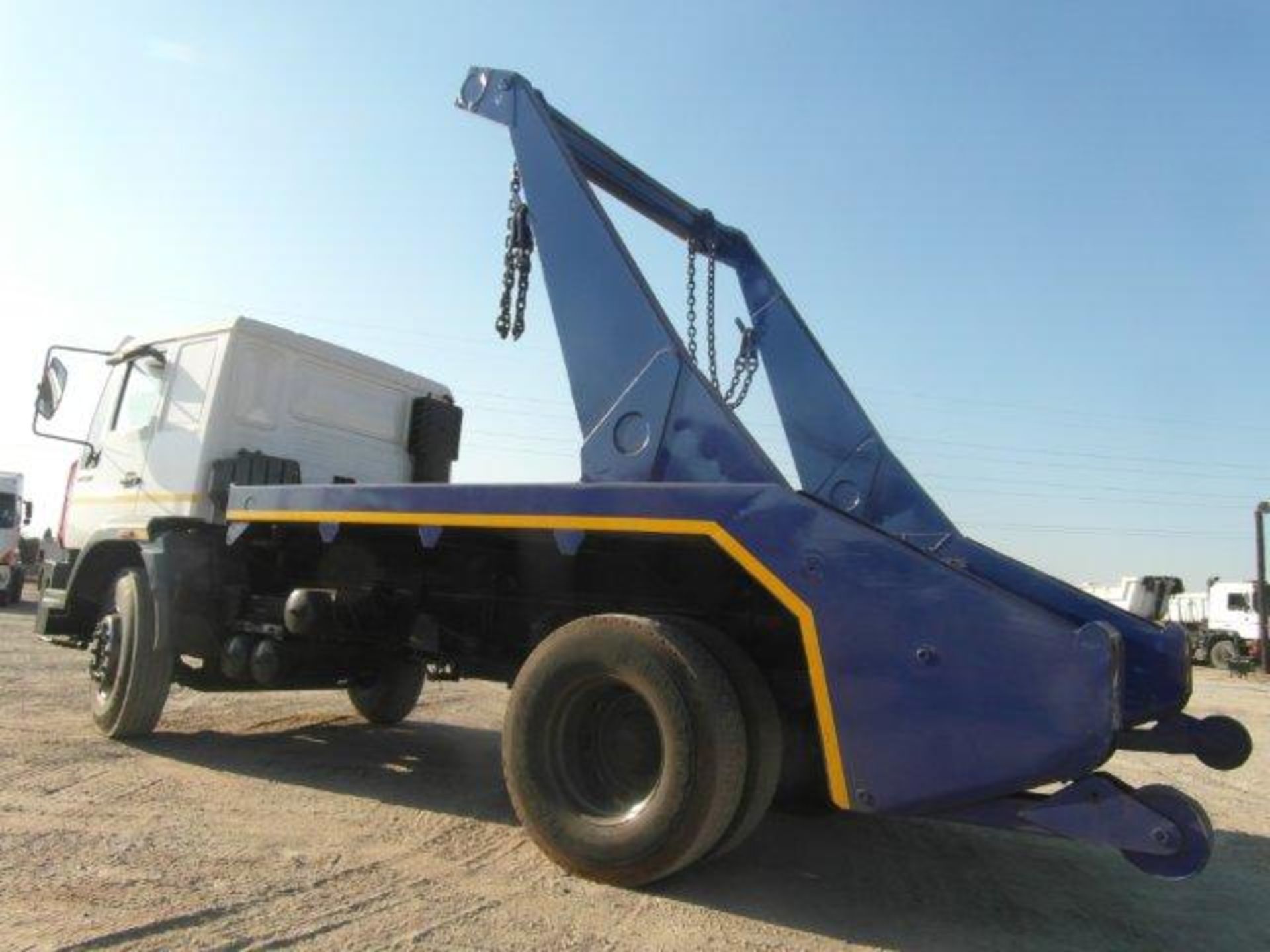 2000 TYH833GP MAN 16.264 Skip Loader (Vin No: AAML640287PX06177 )(378046 kms ) - Image 4 of 4