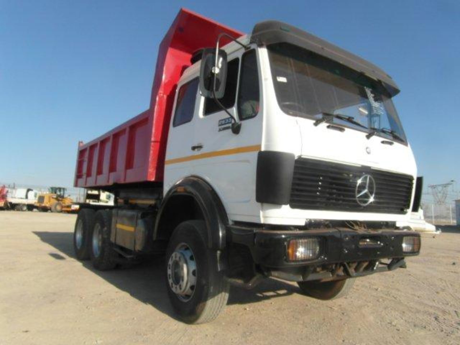 1989 KLY032GP Mercedes-Benz 2633 V Series 10m³ Tipper (Vin No: ADB62414626011325 )(126509 kms )