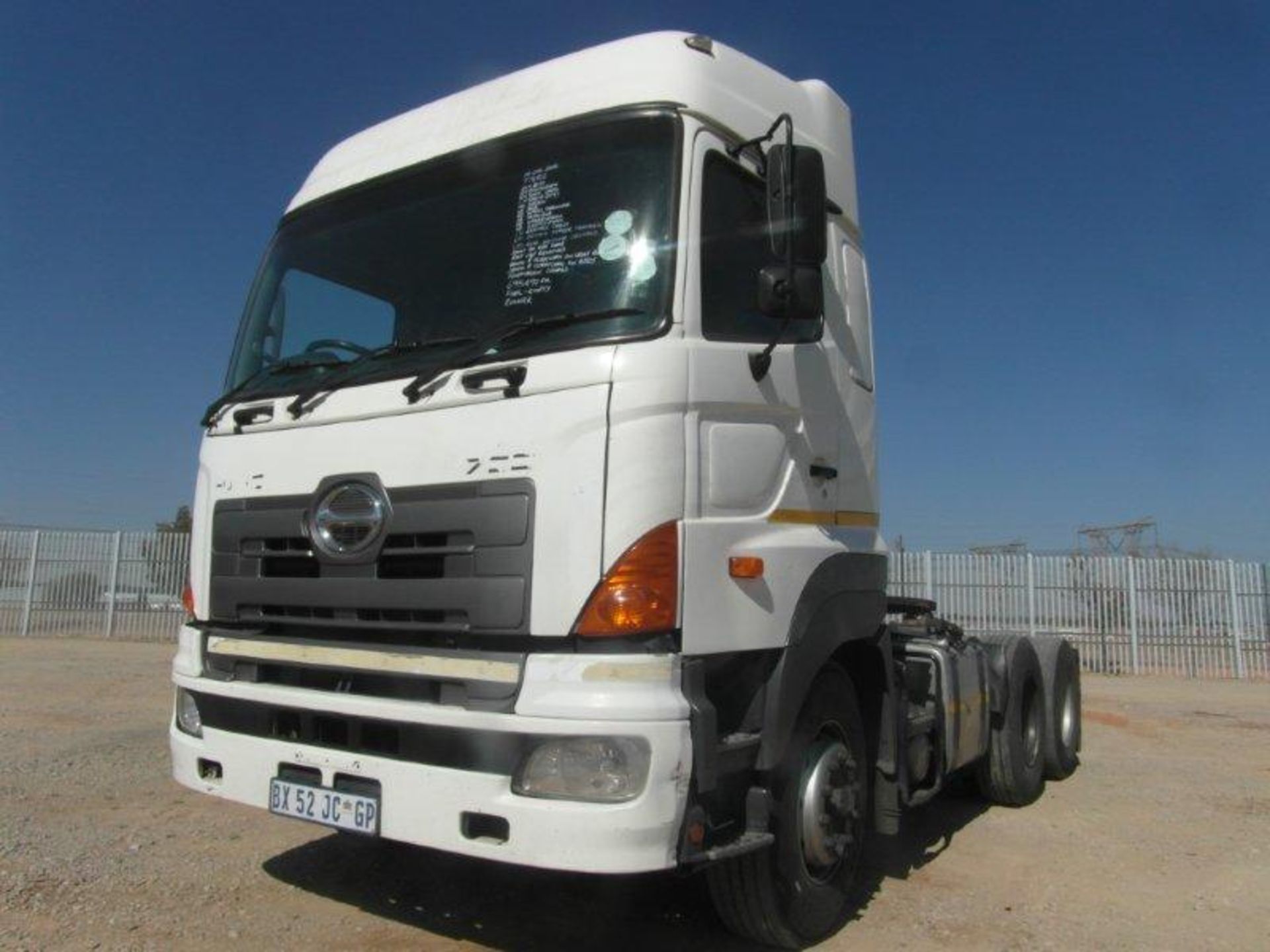 2012 BX52JCGP Hino 700 2848 6 x 4 Mechanical Horse (Vin No: AHHSSIEKRXXX12273 )(695490 kms )(LHS