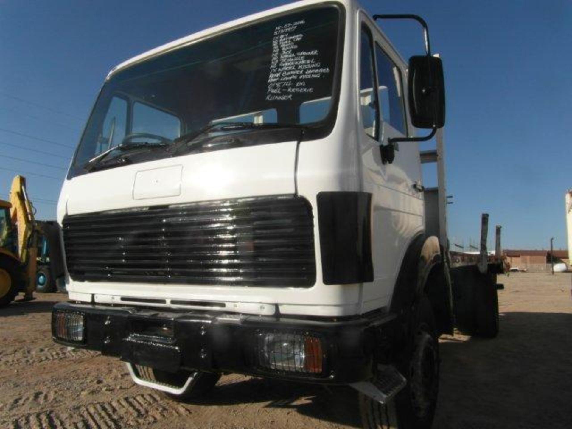 1989 LRH275GP Mercedes-Benz 1213 Flat Deck Truck (Vin No: ADB38100726012243 )(1874 kms )(Clutch