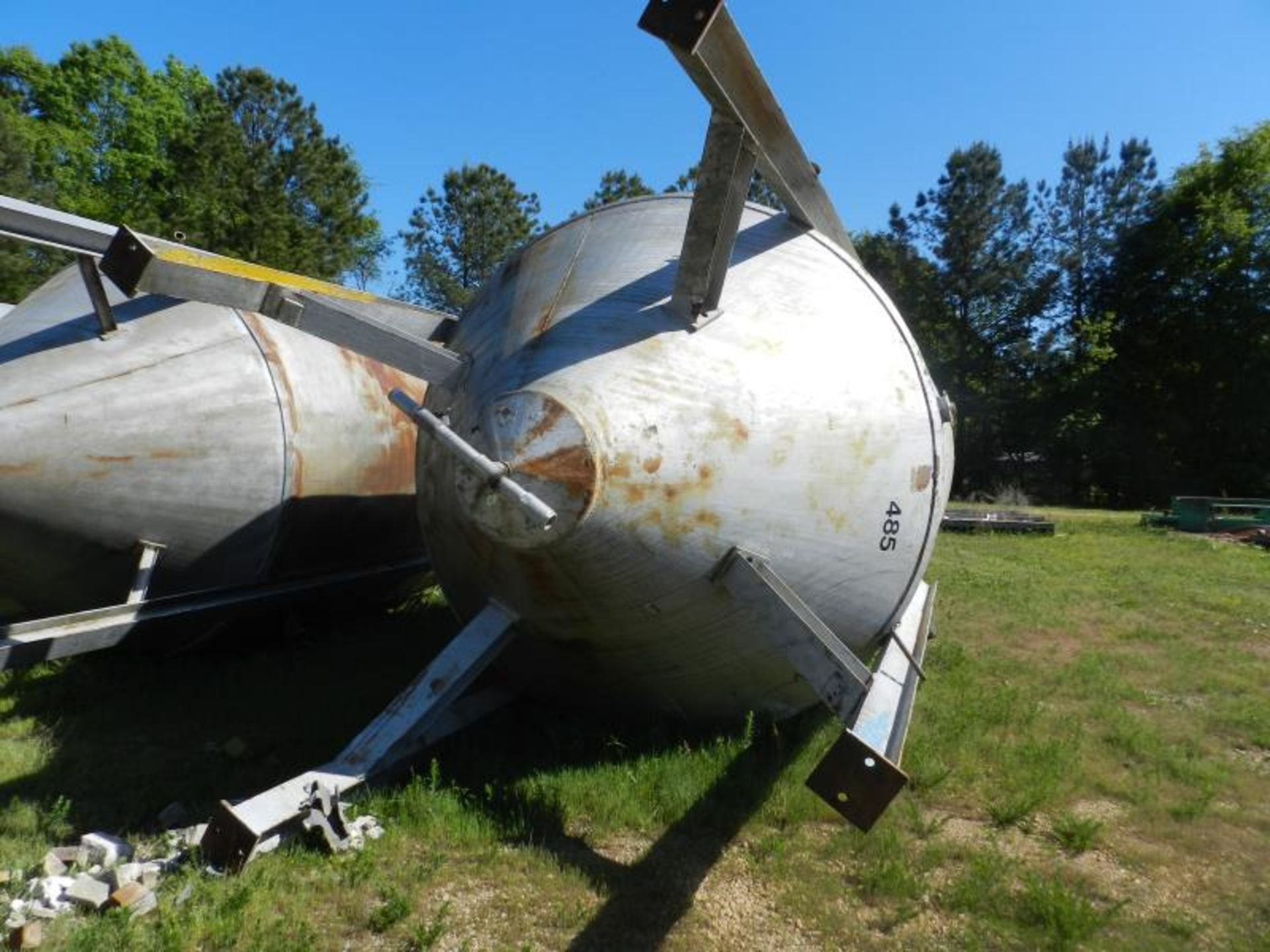 5,500 Gallon Coned Bottom Tank - Image 2 of 4