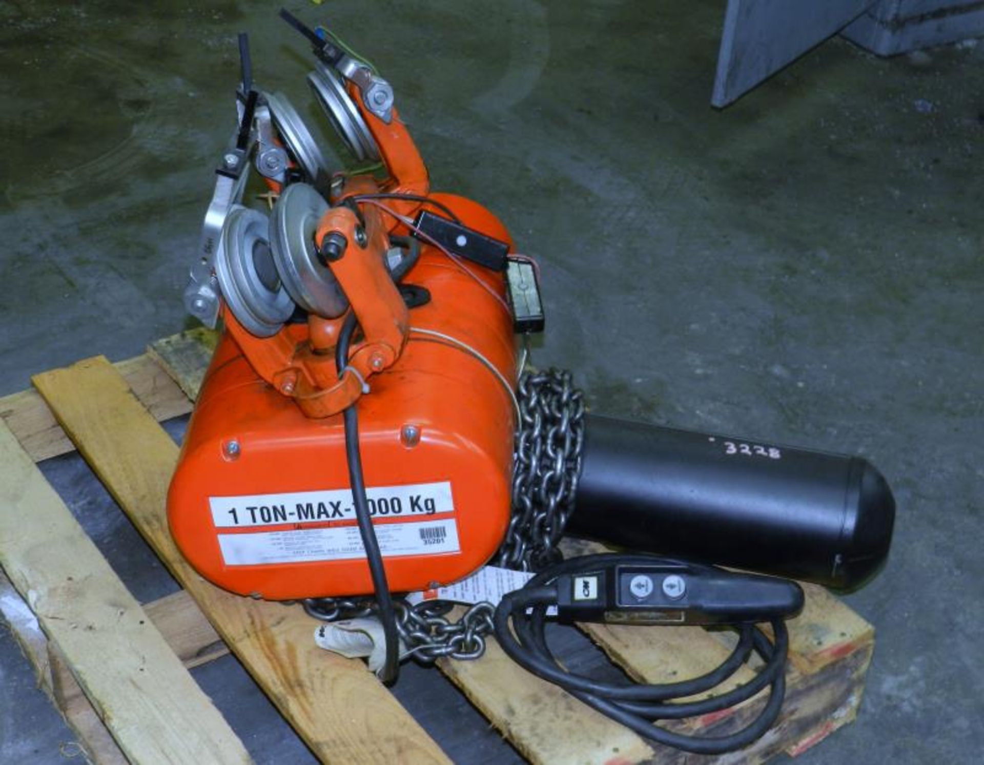 CM Lodestar 1 Ton Electric Chain Hoist Model L - Image 2 of 6