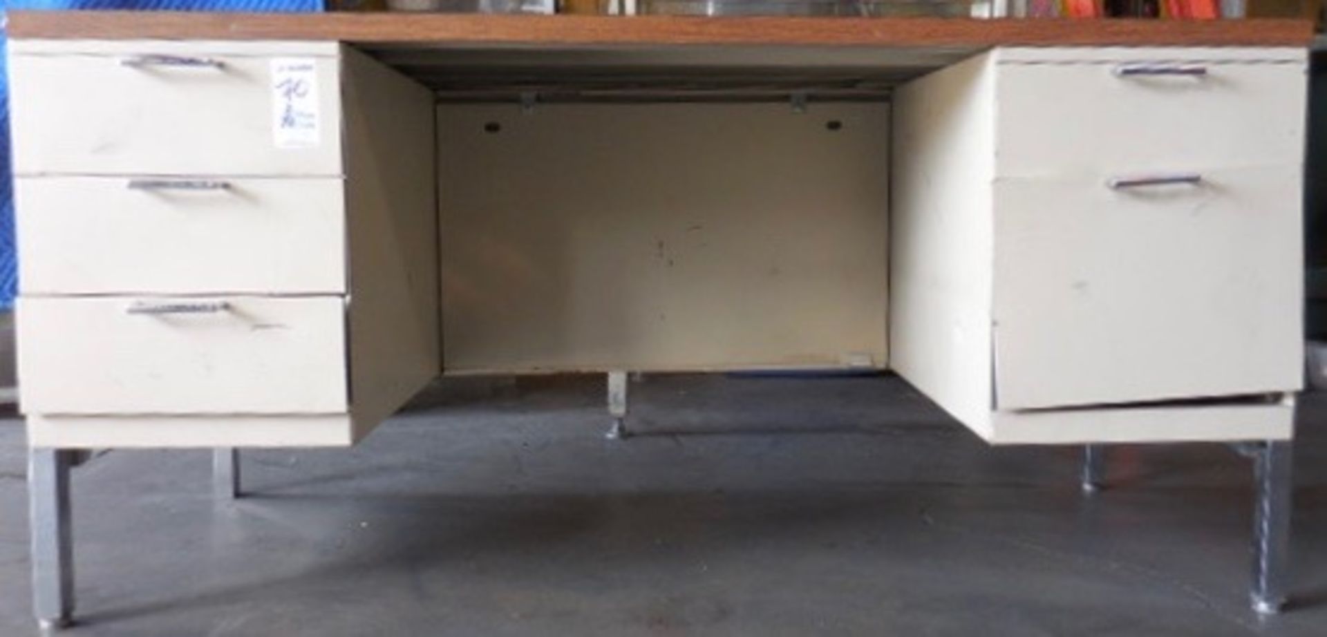 STEEL AND WOOD DESK 60X24X29