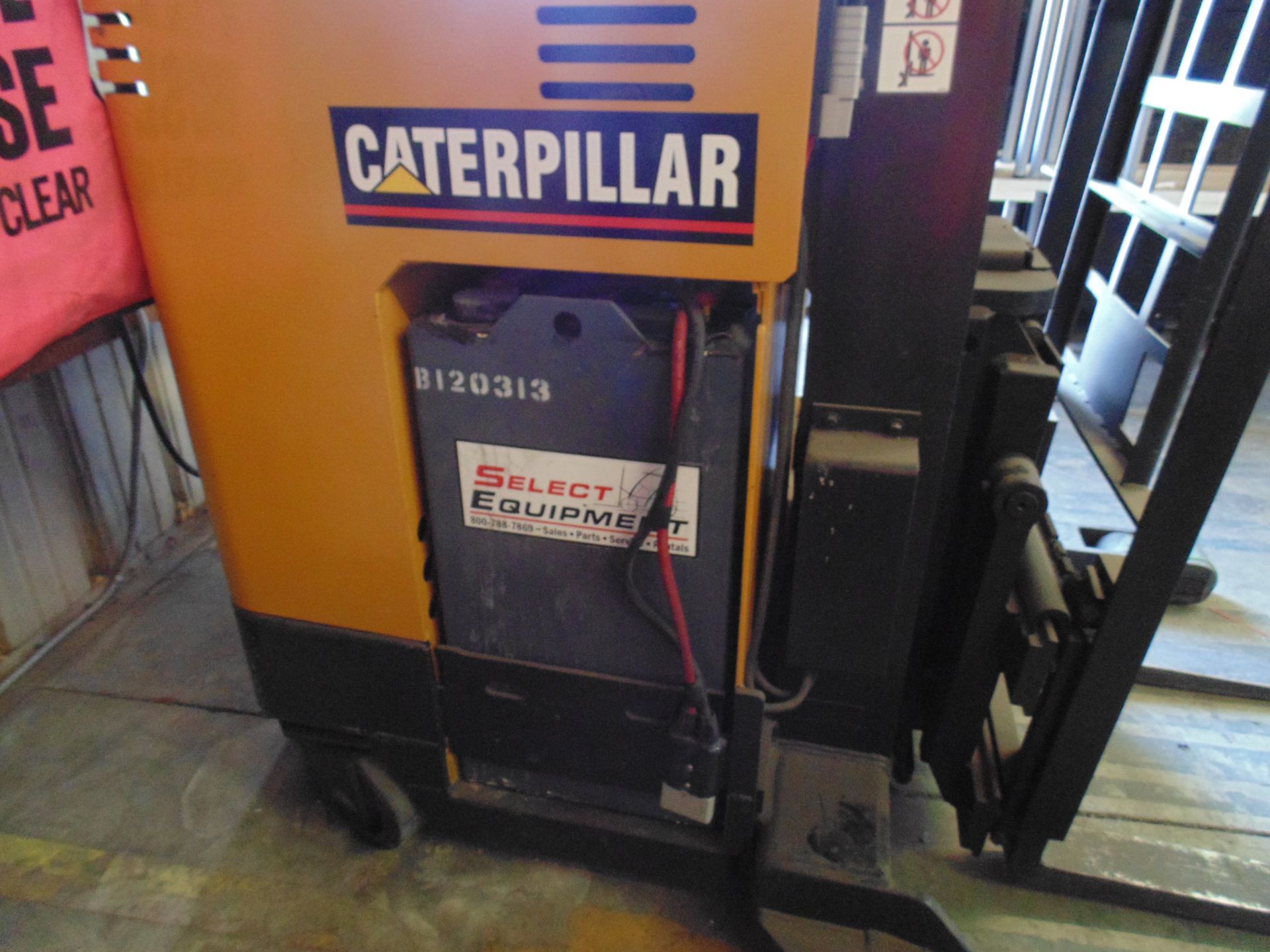 CATERPILLAR FORKLIFT AND CHARGER - Image 2 of 6