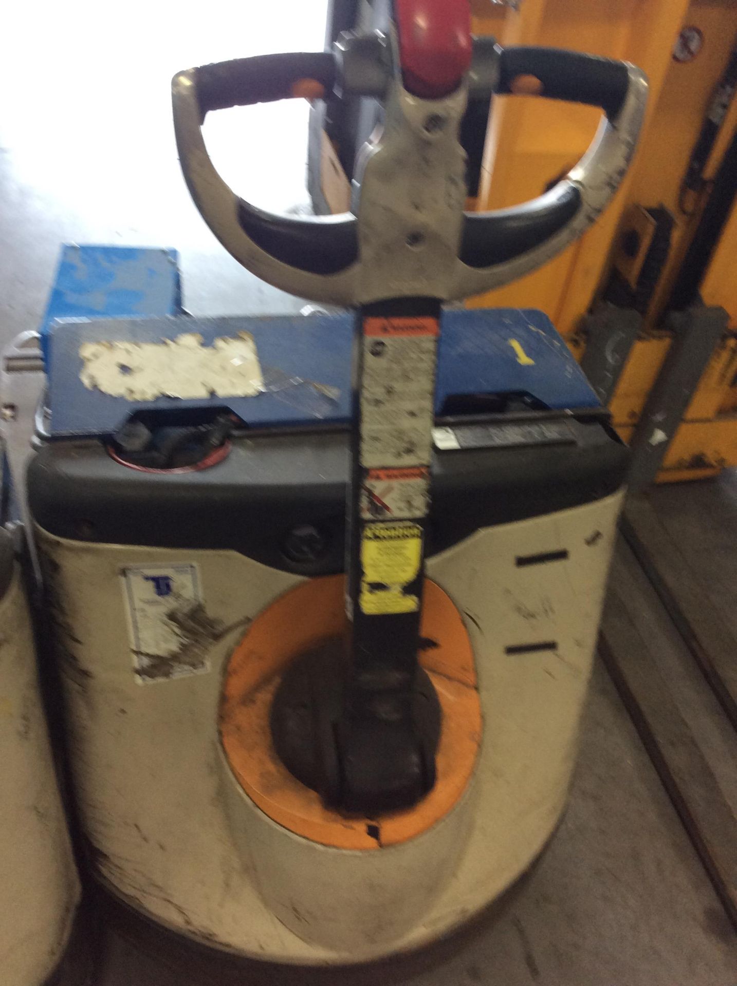 WP 2300 SERIES AUTOMATIC PALLET JACK. - Image 3 of 5
