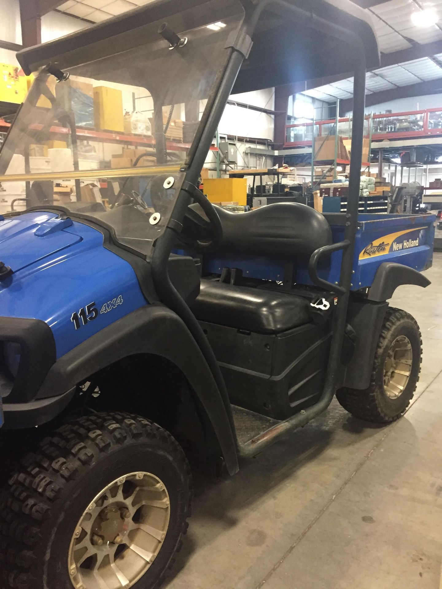 NEW HOLLAND ATV, 2012. ALLUMINUM RIMS, MOD 726800016, 230.5 HRS SHOWING, DUMP BED, 4x4, GAS - Image 2 of 7