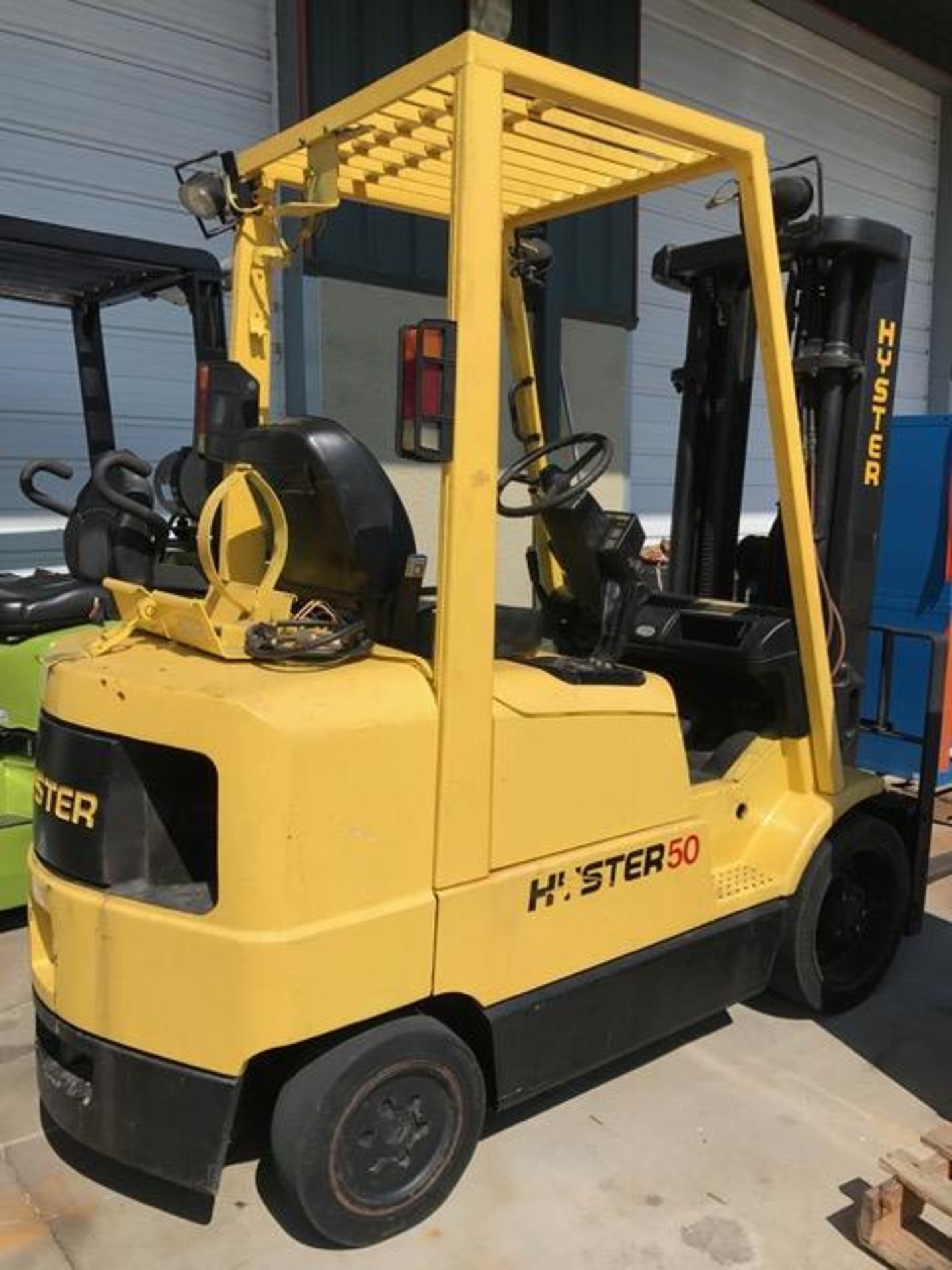 HYSTER LP GAS FORKLIFT MOD. S50XM, 2,900 LB LIFT CAP. 240" MAX HEIGHT - Image 3 of 7