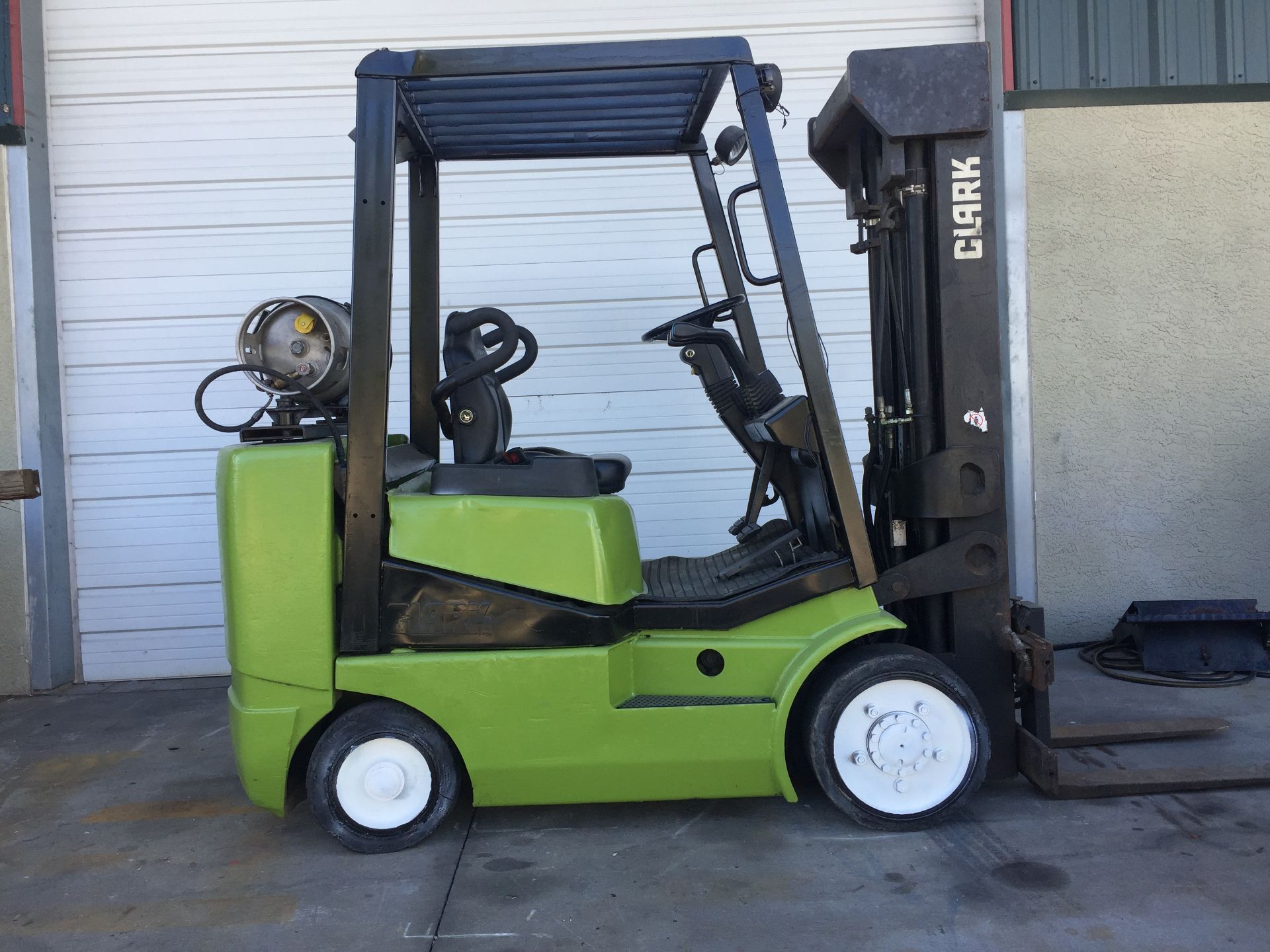 CROWN LP FORKLIFT MODEL CGC25 3,500 LB CAP.