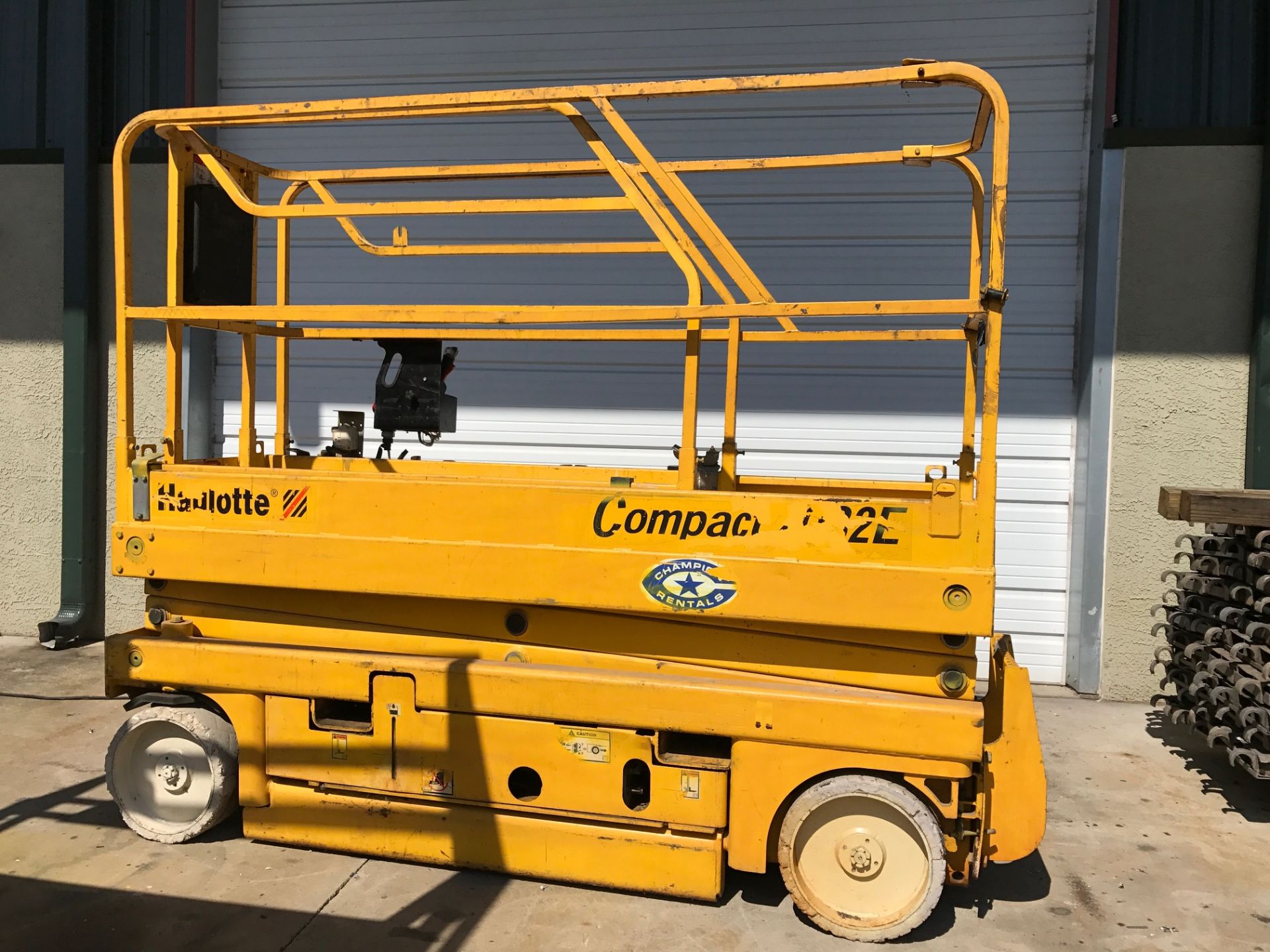 HAULOTTE COMPACT SCISSOR LIFT, MOD. 2032E