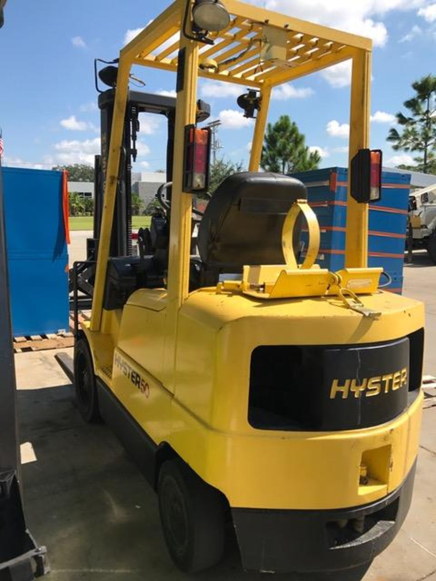 HYSTER LP GAS FORKLIFT MOD. S50XM, 2,900 LB LIFT CAP. 240" MAX HEIGHT - Image 4 of 7