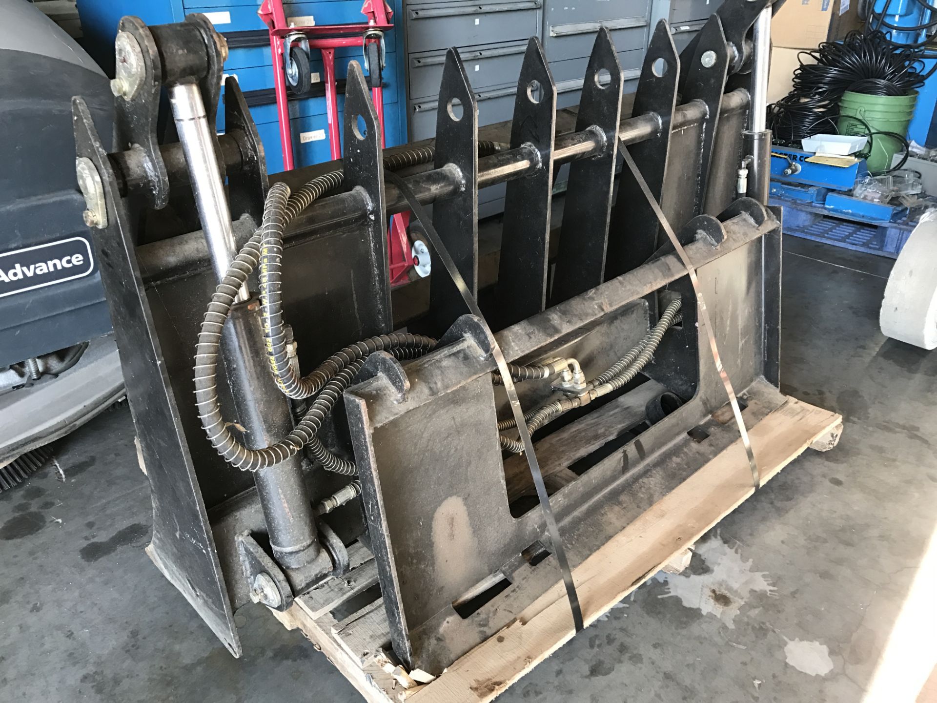 GRAPPLE ATTACHMENT FOR SKID STEER USED VERY LITTLE