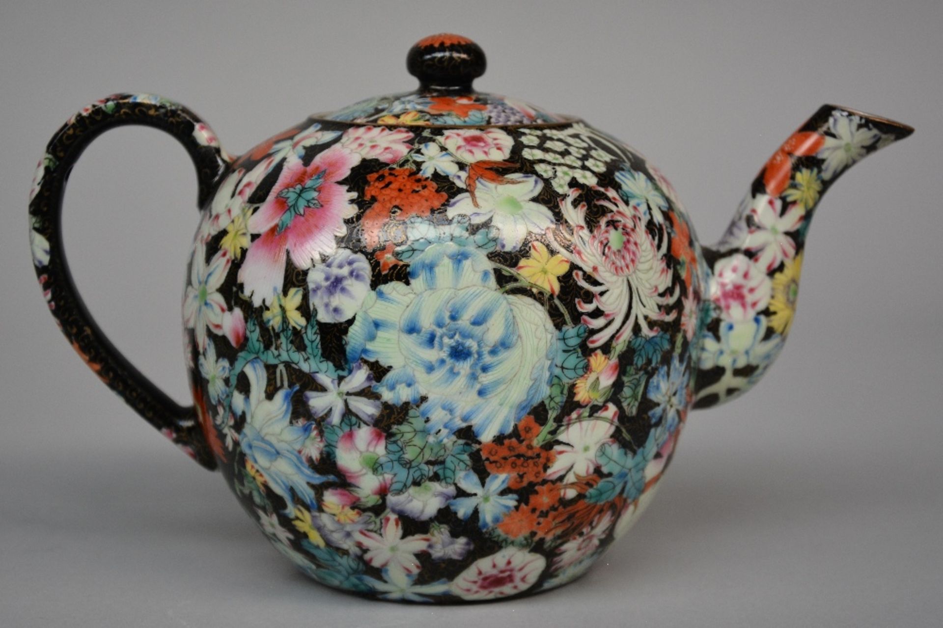 Part of a Chinese tea set with mille-fleurs decoration, marked, first half of 20thC, H 5,5 - 15 - - Bild 8 aus 10