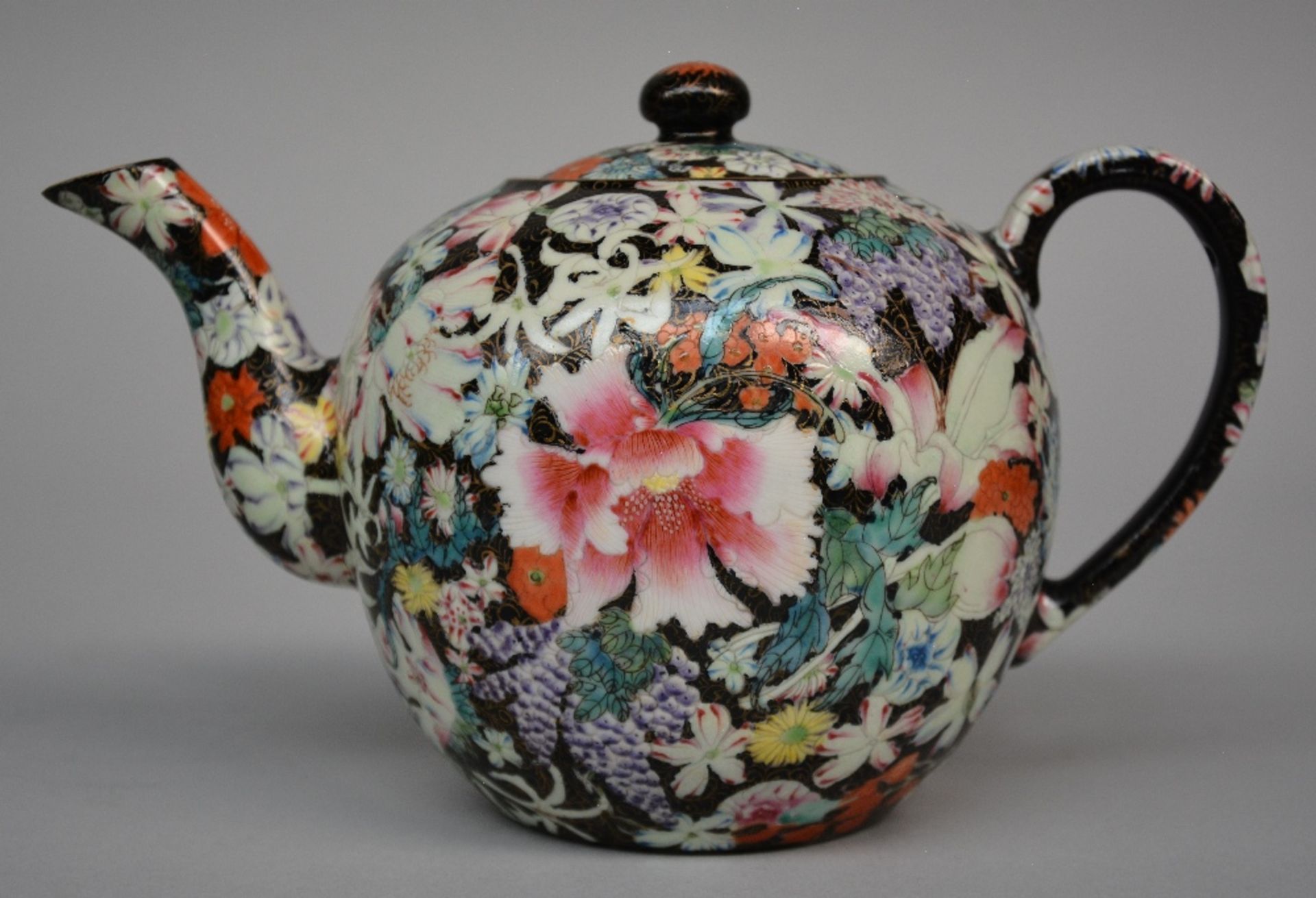 Part of a Chinese tea set with mille-fleurs decoration, marked, first half of 20thC, H 5,5 - 15 - - Bild 7 aus 10