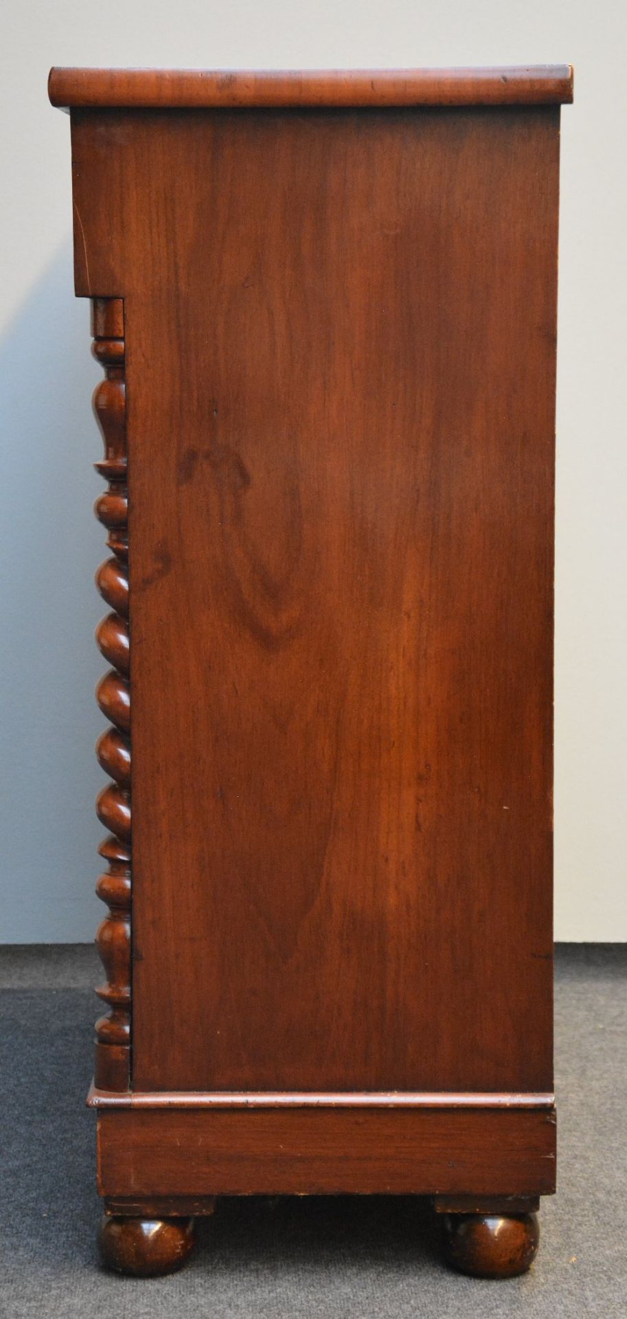 A Victorian mahogany secr¨¦taire-commode, 19thC, H 120,5 - W 111,5 - D 50,5 cm - Bild 2 aus 4
